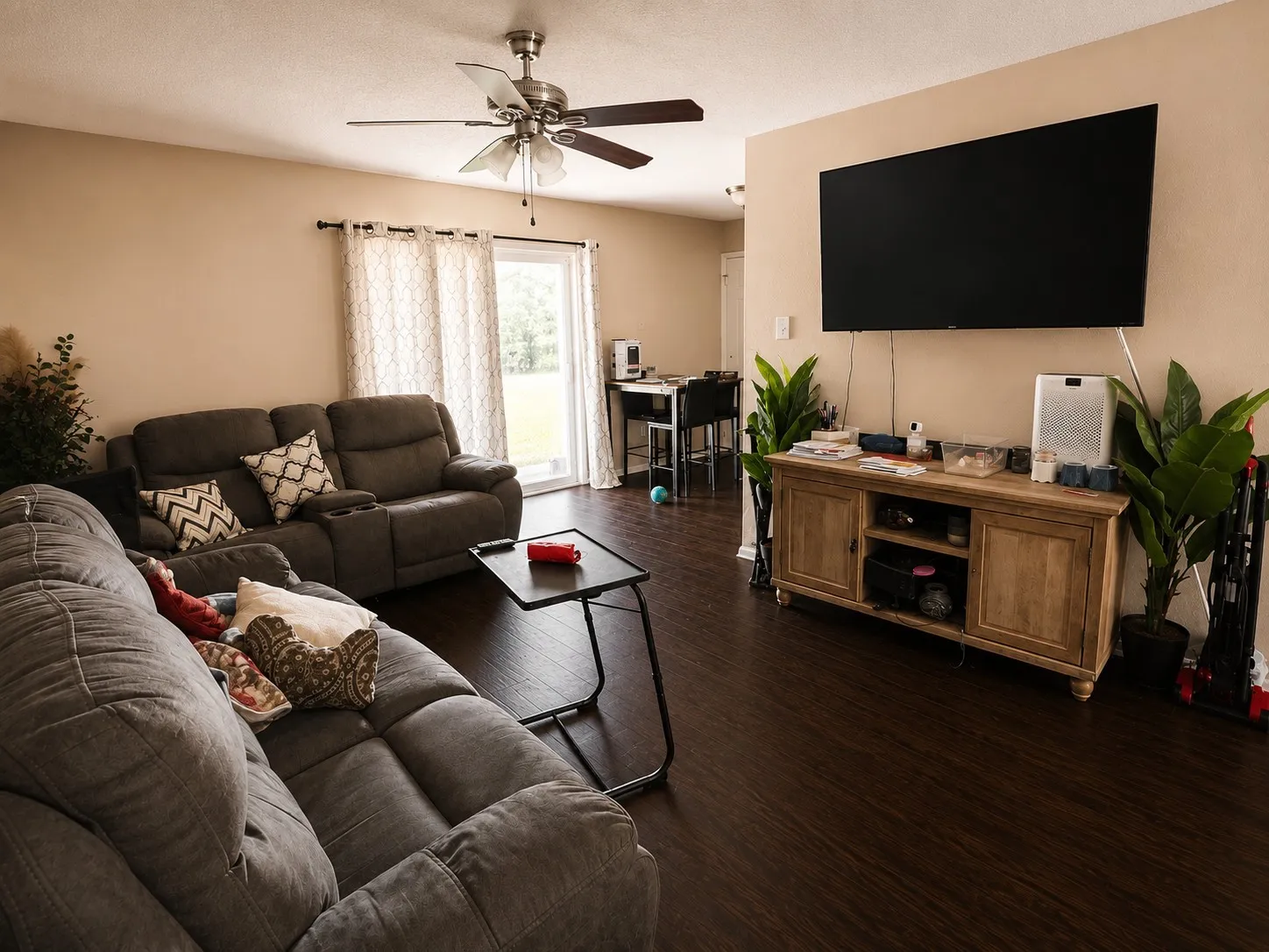 Single Family Residence For Sale in Kaufman County , 1614 Lee Street, Kaufman, Texas 75142, 3 Bedrooms, 2 Bathrooms, 2 Garage spaces, 1,253 Sqft, built in 1970, Price $185,000, mls#21337755, Real Estate Agent in Kaufman, Homes For Sale in Kaufman county, Homes For Sale in Kaufman, Realtor in Kaufman Texas, Real Estate Brokerage Independent Realty Texas, Luminita Cordes Realtor