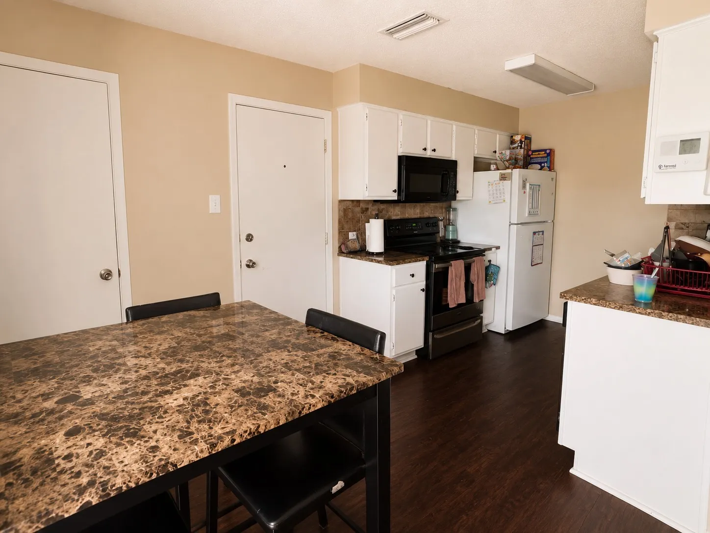 Single Family Residence For Sale in Kaufman County , 1614 Lee Street, Kaufman, Texas 75142, 3 Bedrooms, 2 Bathrooms, 2 Garage spaces, 1,253 Sqft, built in 1970, Price $185,000, mls#21337755, Real Estate Agent in Kaufman, Homes For Sale in Kaufman county, Homes For Sale in Kaufman, Realtor in Kaufman Texas, Real Estate Brokerage Independent Realty Texas, Luminita Cordes Realtor