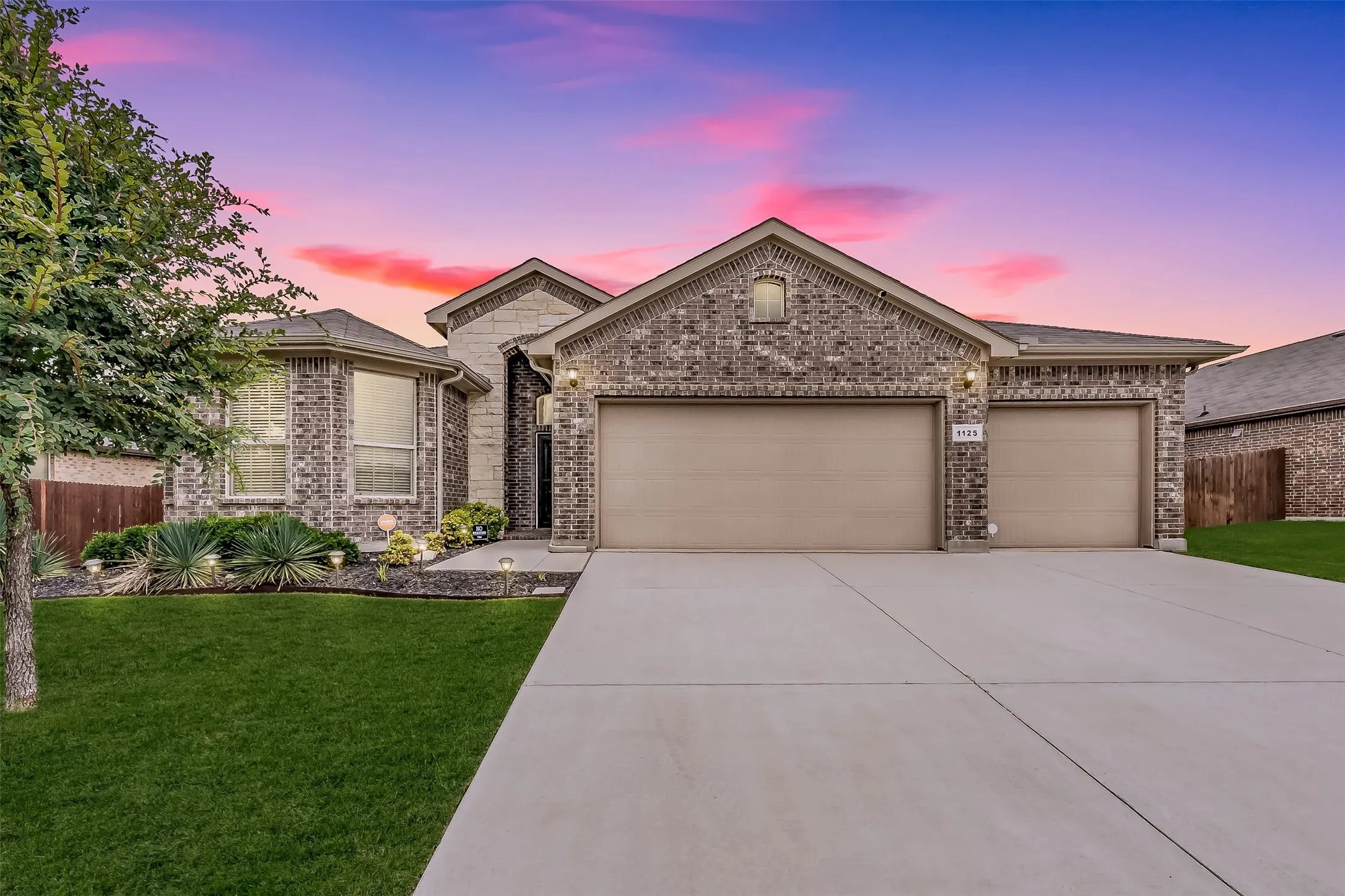 Single Family Residence For Sale in Tarrant County , 1125 Belsay Lane, Saginaw, Texas 76131, 4 Bedrooms, 2 Bathrooms, 3 Garage spaces, 1,801 Sqft, built in 2018, Price $360,000, mls#21344646, Real Estate Agent in Saginaw, Homes For Sale in Tarrant county, Homes For Sale in Saginaw, Realtor in Saginaw Texas, Real Estate Brokerage Independent Realty Texas, Luminita Cordes Realtor