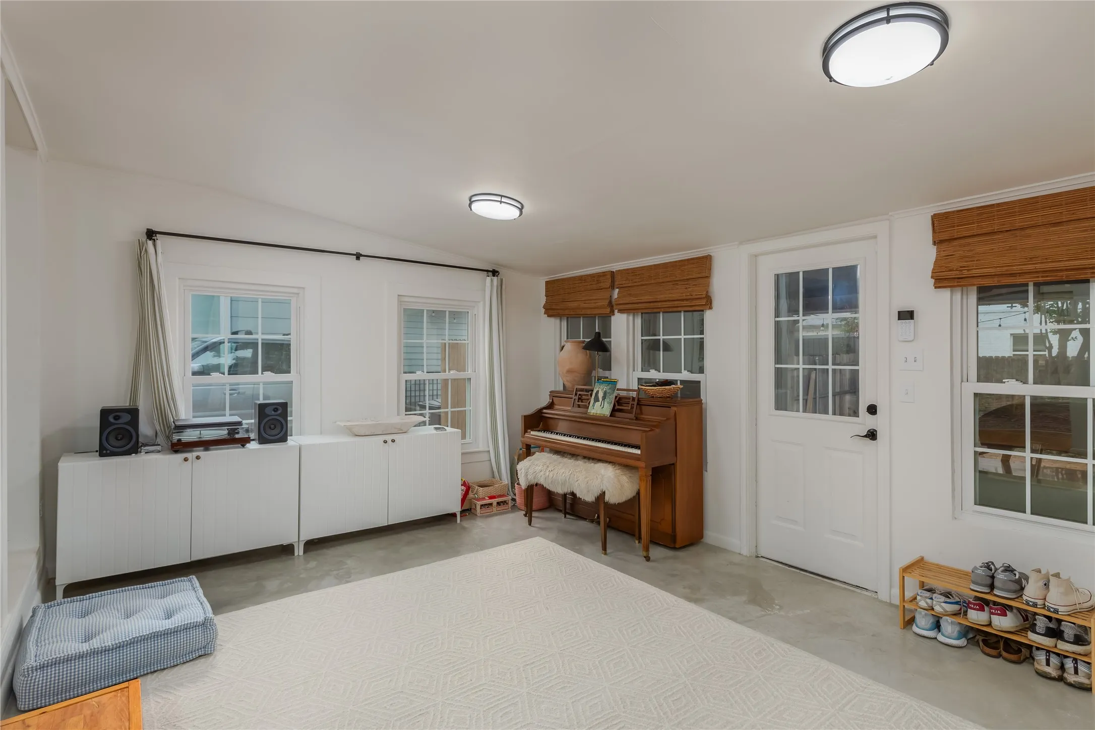 Single Family Residence For Sale in Tarrant County , 3217 Waits Avenue, Fort Worth, Texas 76109, 2 Bedroom, 2 Bathroom, Garage spaces, 1,402 Sqft, built in 1936, mls#21342639, Real Estate Agent in Fort Worth, Homes For Sale in Tarrant county, Homes For Sale in Fort Worth, Realtor in Fort Worth Texas, Real Estate Brokerage Independent Realty Texas, Luminita Cordes Realtor