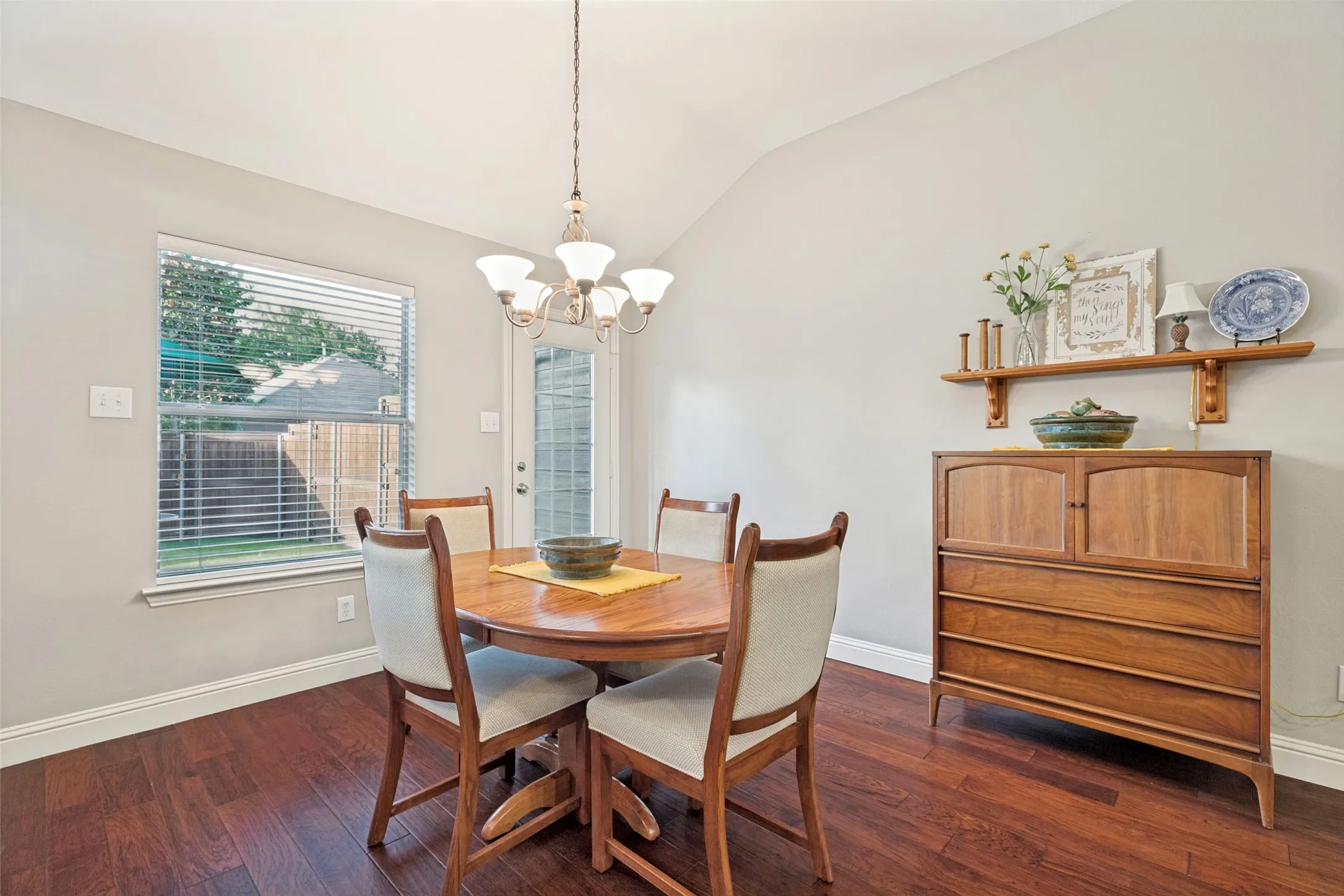 Single Family Residence For Sale in Collin County , 10914 Turtle Creek Lane, Frisco, Texas 75035, 3 Bedroom, 2 Bathroom, 2 Garage spaces, 1,933 Sqft, built in 1999, mls#21345433, Real Estate Agent in Frisco, Homes For Sale in Collin county, Homes For Sale in Frisco, Realtor in Frisco Texas, Real Estate Brokerage Independent Realty Texas, Luminita Cordes Realtor