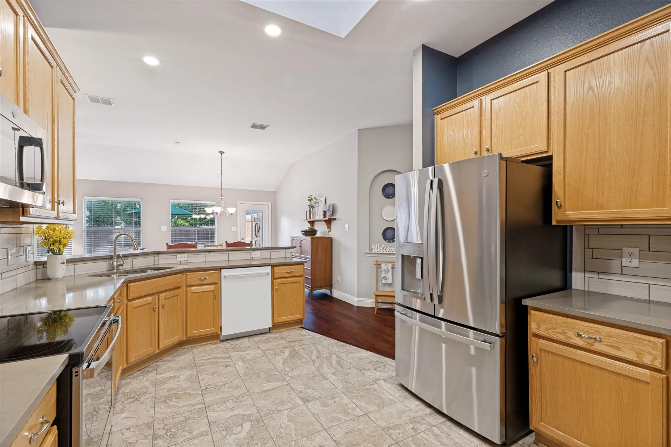 Single Family Residence For Sale in Collin County , 10914 Turtle Creek Lane, Frisco, Texas 75035, 3 Bedroom, 2 Bathroom, 2 Garage spaces, 1,933 Sqft, built in 1999, mls#21345433, Real Estate Agent in Frisco, Homes For Sale in Collin county, Homes For Sale in Frisco, Realtor in Frisco Texas, Real Estate Brokerage Independent Realty Texas, Luminita Cordes Realtor