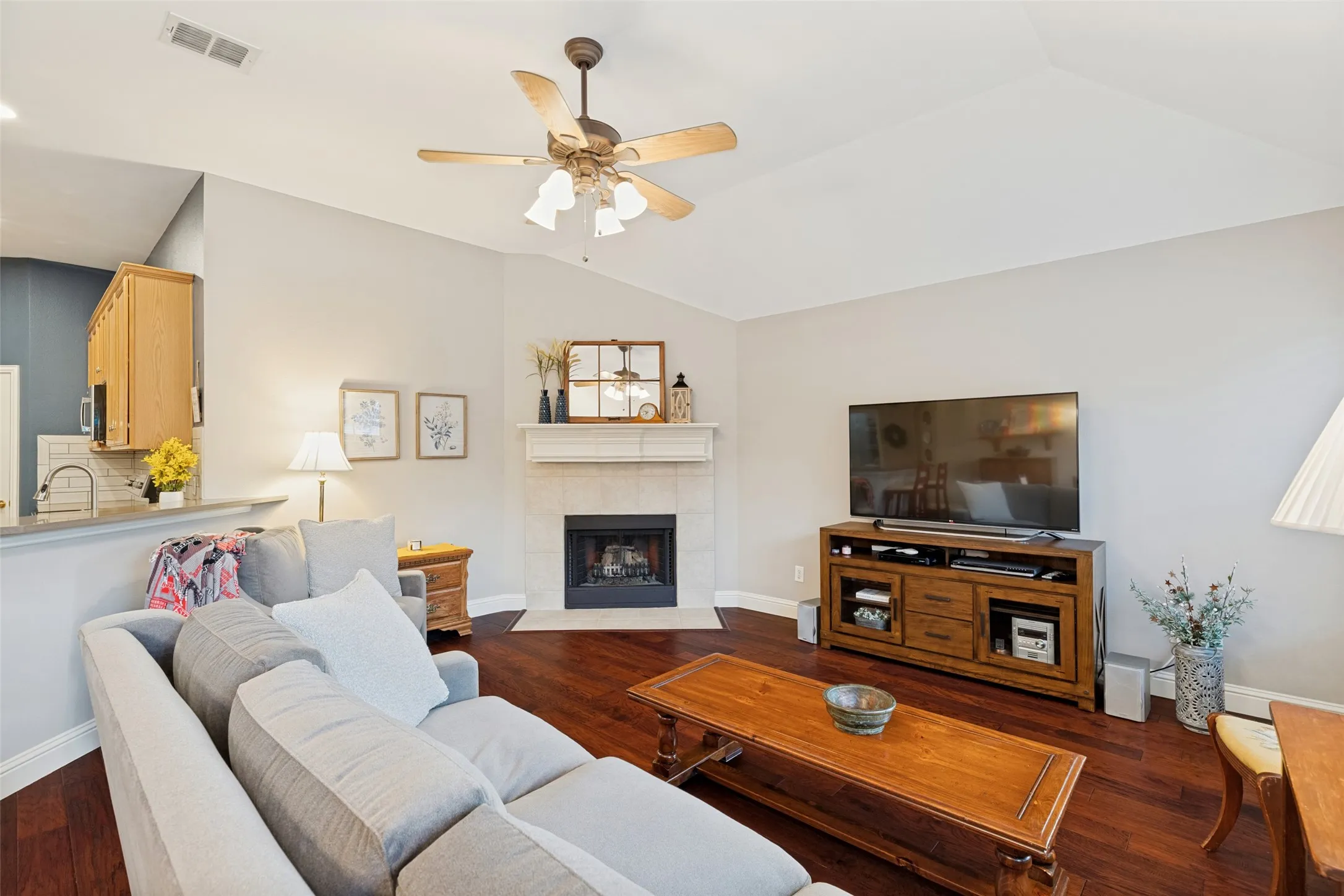 Single Family Residence For Sale in Collin County , 10914 Turtle Creek Lane, Frisco, Texas 75035, 3 Bedroom, 2 Bathroom, 2 Garage spaces, 1,933 Sqft, built in 1999, mls#21345433, Real Estate Agent in Frisco, Homes For Sale in Collin county, Homes For Sale in Frisco, Realtor in Frisco Texas, Real Estate Brokerage Independent Realty Texas, Luminita Cordes Realtor