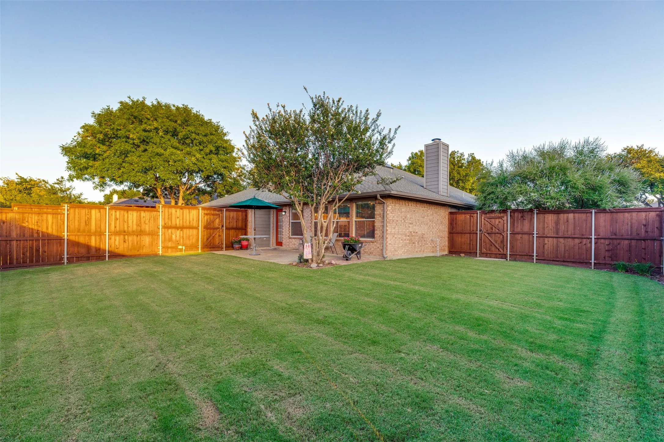 Single Family Residence For Sale in Collin County , 10914 Turtle Creek Lane, Frisco, Texas 75035, 3 Bedroom, 2 Bathroom, 2 Garage spaces, 1,933 Sqft, built in 1999, mls#21345433, Real Estate Agent in Frisco, Homes For Sale in Collin county, Homes For Sale in Frisco, Realtor in Frisco Texas, Real Estate Brokerage Independent Realty Texas, Luminita Cordes Realtor