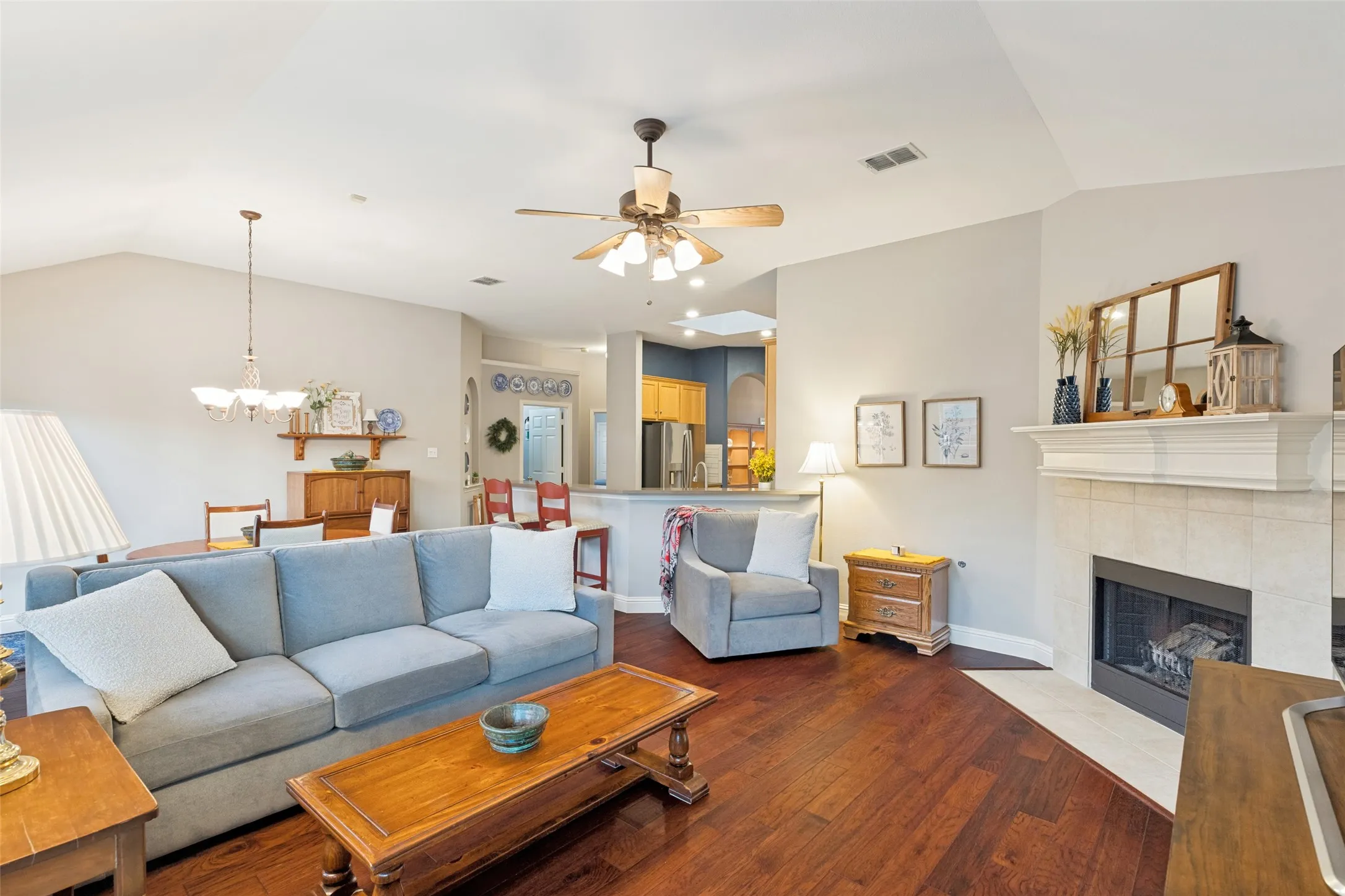 Single Family Residence For Sale in Collin County , 10914 Turtle Creek Lane, Frisco, Texas 75035, 3 Bedroom, 2 Bathroom, 2 Garage spaces, 1,933 Sqft, built in 1999, mls#21345433, Real Estate Agent in Frisco, Homes For Sale in Collin county, Homes For Sale in Frisco, Realtor in Frisco Texas, Real Estate Brokerage Independent Realty Texas, Luminita Cordes Realtor
