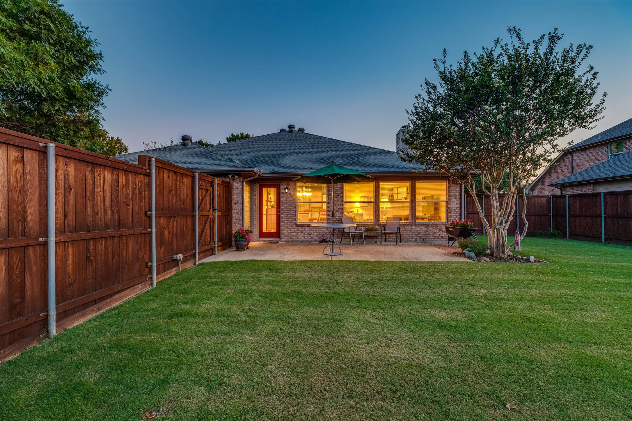Single Family Residence For Sale in Collin County , 10914 Turtle Creek Lane, Frisco, Texas 75035, 3 Bedroom, 2 Bathroom, 2 Garage spaces, 1,933 Sqft, built in 1999, mls#21345433, Real Estate Agent in Frisco, Homes For Sale in Collin county, Homes For Sale in Frisco, Realtor in Frisco Texas, Real Estate Brokerage Independent Realty Texas, Luminita Cordes Realtor