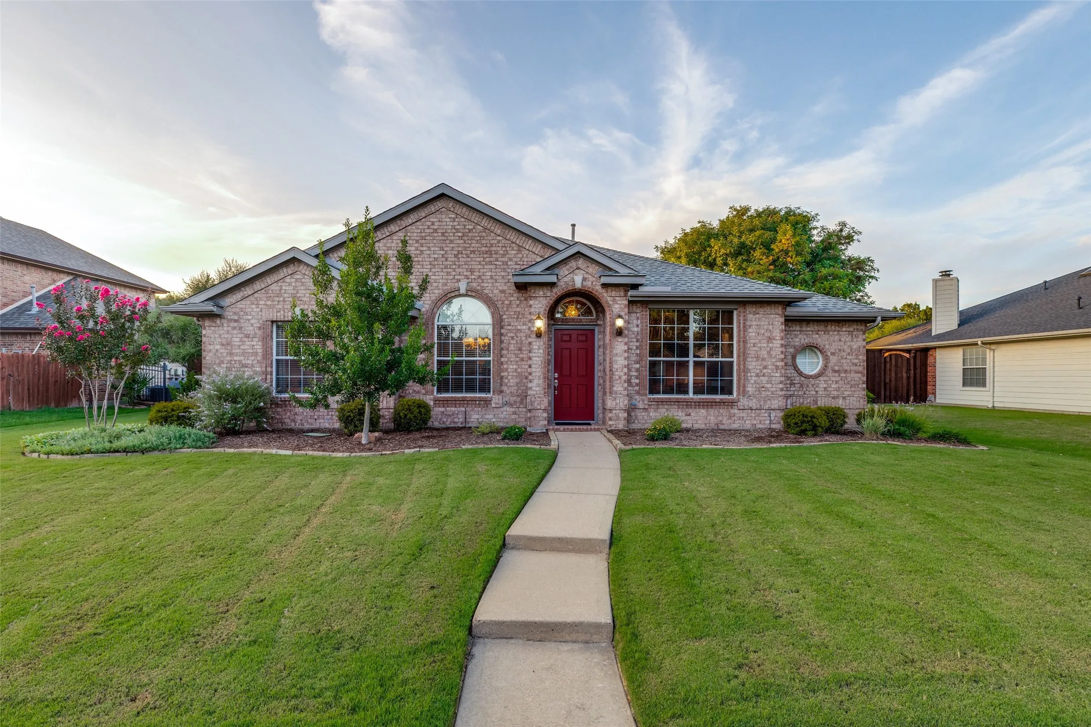 Single Family Residence For Sale in Collin County , 10914 Turtle Creek Lane, Frisco, Texas 75035, 3 Bedroom, 2 Bathroom, 2 Garage spaces, 1,933 Sqft, built in 1999, mls#21345433, Real Estate Agent in Frisco, Homes For Sale in Collin county, Homes For Sale in Frisco, Realtor in Frisco Texas, Real Estate Brokerage Independent Realty Texas, Luminita Cordes Realtor