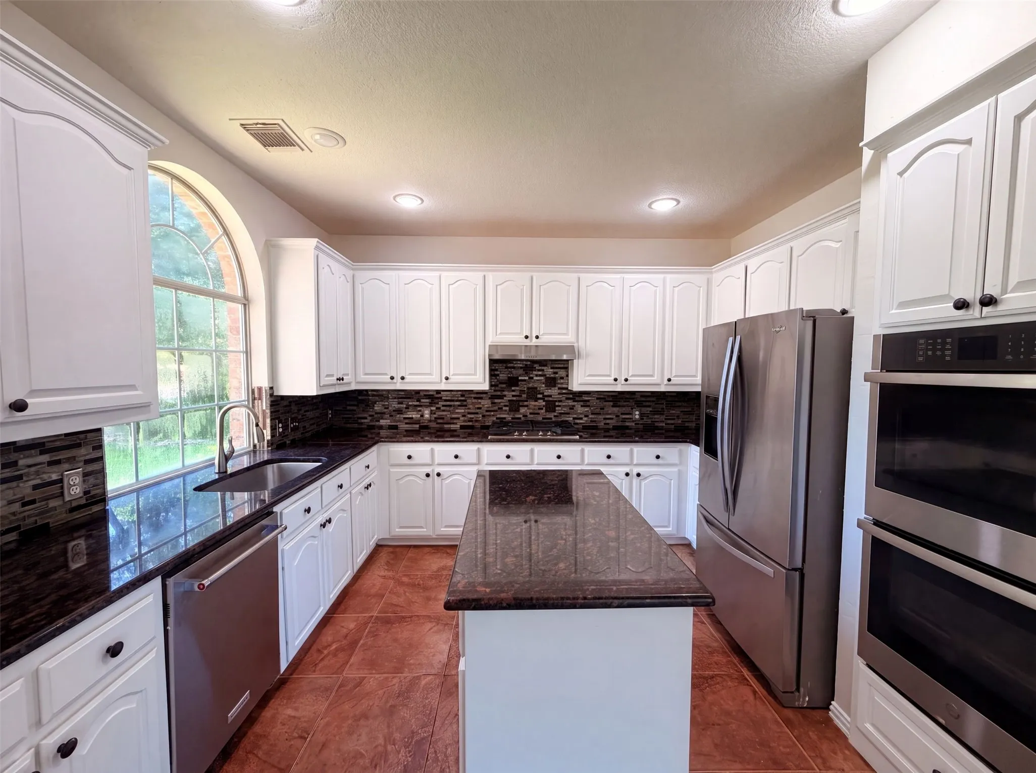 Single Family Residence For Sale in Dallas County , 3106 Westshore Drive, Rowlett, Texas 75088, 4 Bedroom, 3 Bathroom, 2 Garage spaces, 2,288 Sqft, built in 1995, mls#21345773, Real Estate Agent in Rowlett, Homes For Sale in Dallas county, Homes For Sale in Rowlett, Realtor in Rowlett Texas, Real Estate Brokerage Independent Realty Texas, Luminita Cordes Realtor