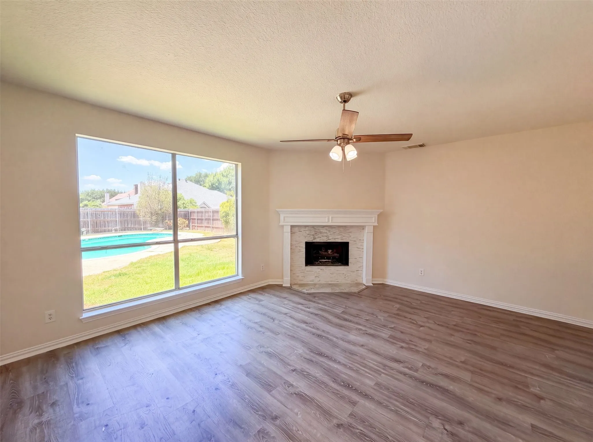 Single Family Residence For Sale in Dallas County , 3106 Westshore Drive, Rowlett, Texas 75088, 4 Bedroom, 3 Bathroom, 2 Garage spaces, 2,288 Sqft, built in 1995, mls#21345773, Real Estate Agent in Rowlett, Homes For Sale in Dallas county, Homes For Sale in Rowlett, Realtor in Rowlett Texas, Real Estate Brokerage Independent Realty Texas, Luminita Cordes Realtor