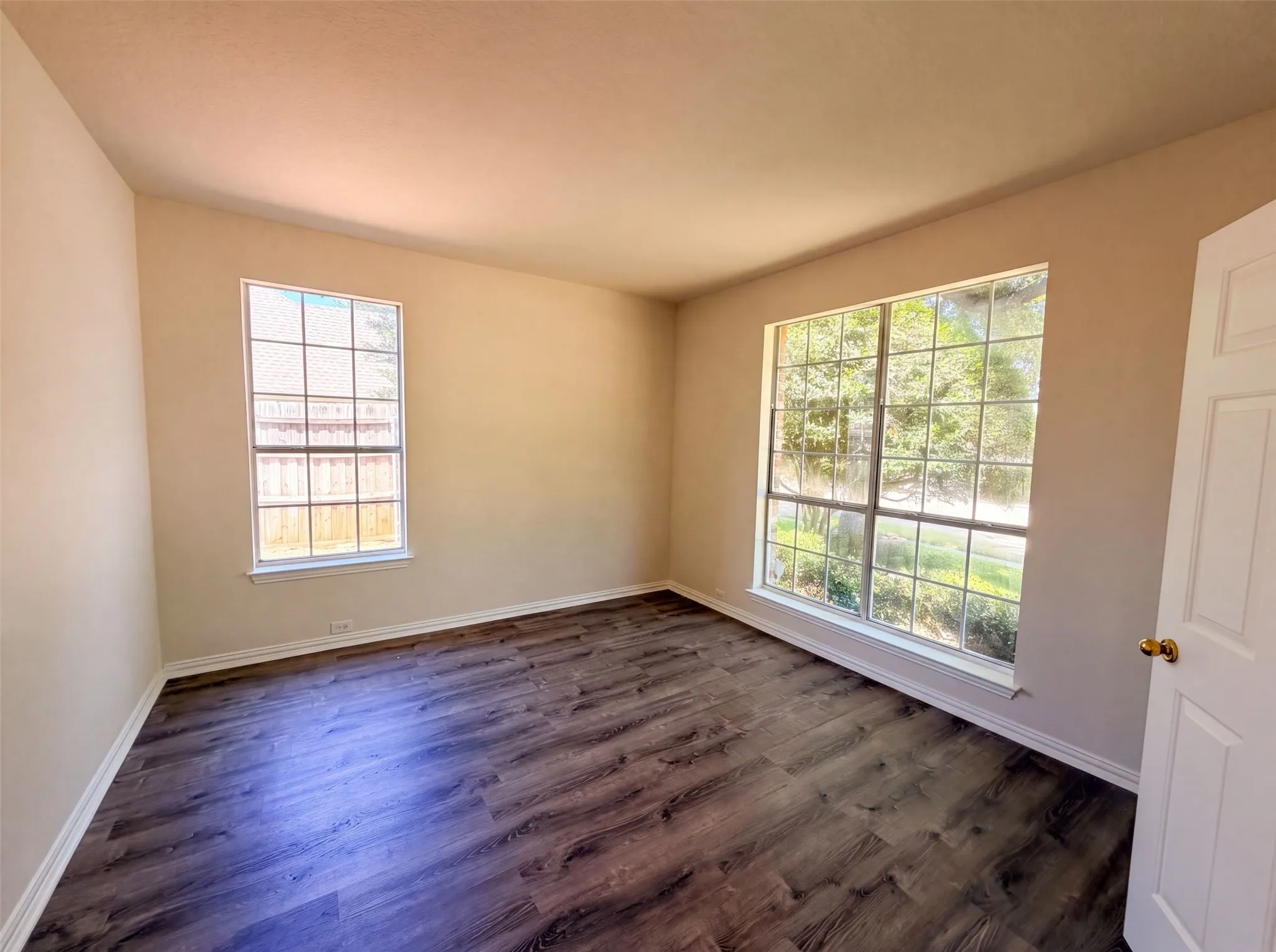 Single Family Residence For Sale in Dallas County , 3106 Westshore Drive, Rowlett, Texas 75088, 4 Bedroom, 3 Bathroom, 2 Garage spaces, 2,288 Sqft, built in 1995, mls#21345773, Real Estate Agent in Rowlett, Homes For Sale in Dallas county, Homes For Sale in Rowlett, Realtor in Rowlett Texas, Real Estate Brokerage Independent Realty Texas, Luminita Cordes Realtor