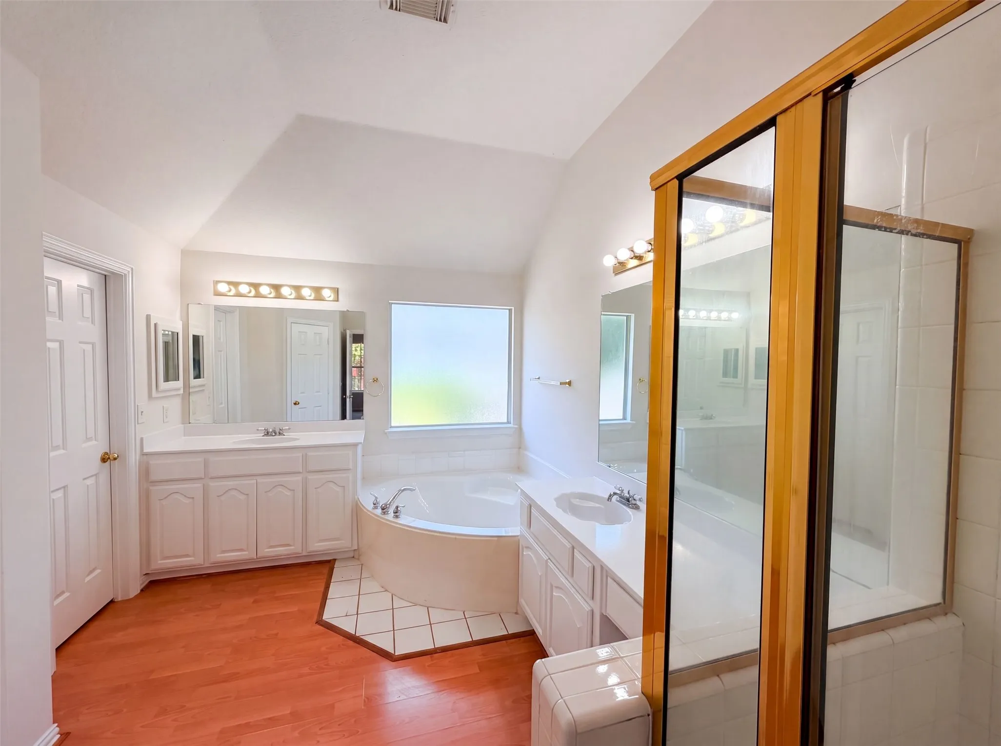 Single Family Residence For Sale in Dallas County , 3106 Westshore Drive, Rowlett, Texas 75088, 4 Bedroom, 3 Bathroom, 2 Garage spaces, 2,288 Sqft, built in 1995, mls#21345773, Real Estate Agent in Rowlett, Homes For Sale in Dallas county, Homes For Sale in Rowlett, Realtor in Rowlett Texas, Real Estate Brokerage Independent Realty Texas, Luminita Cordes Realtor