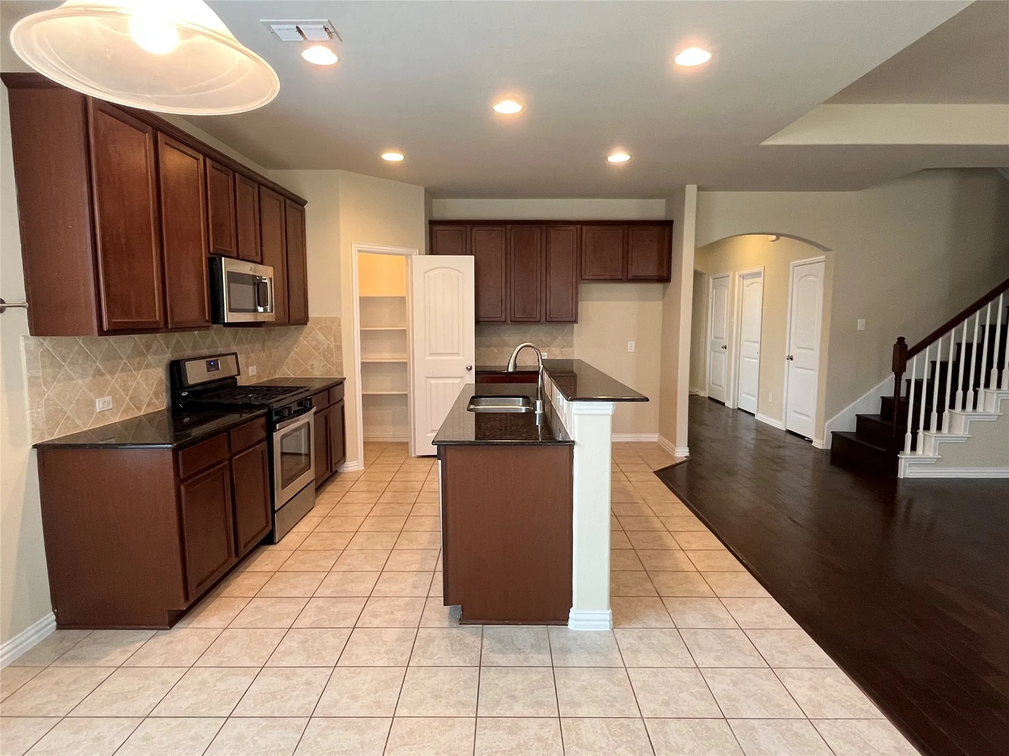 Single Family Residence For Sale in Denton County , 317 Bird Creek, Little Elm, Texas 75068, 4 Bedroom, 3 Bathroom, 2 Garage spaces, 2,419 Sqft, built in 2014, mls#21345776, Real Estate Agent in Little Elm, Homes For Sale in Denton county, Homes For Sale in Little Elm, Realtor in Little Elm Texas, Real Estate Brokerage Independent Realty Texas, Luminita Cordes Realtor