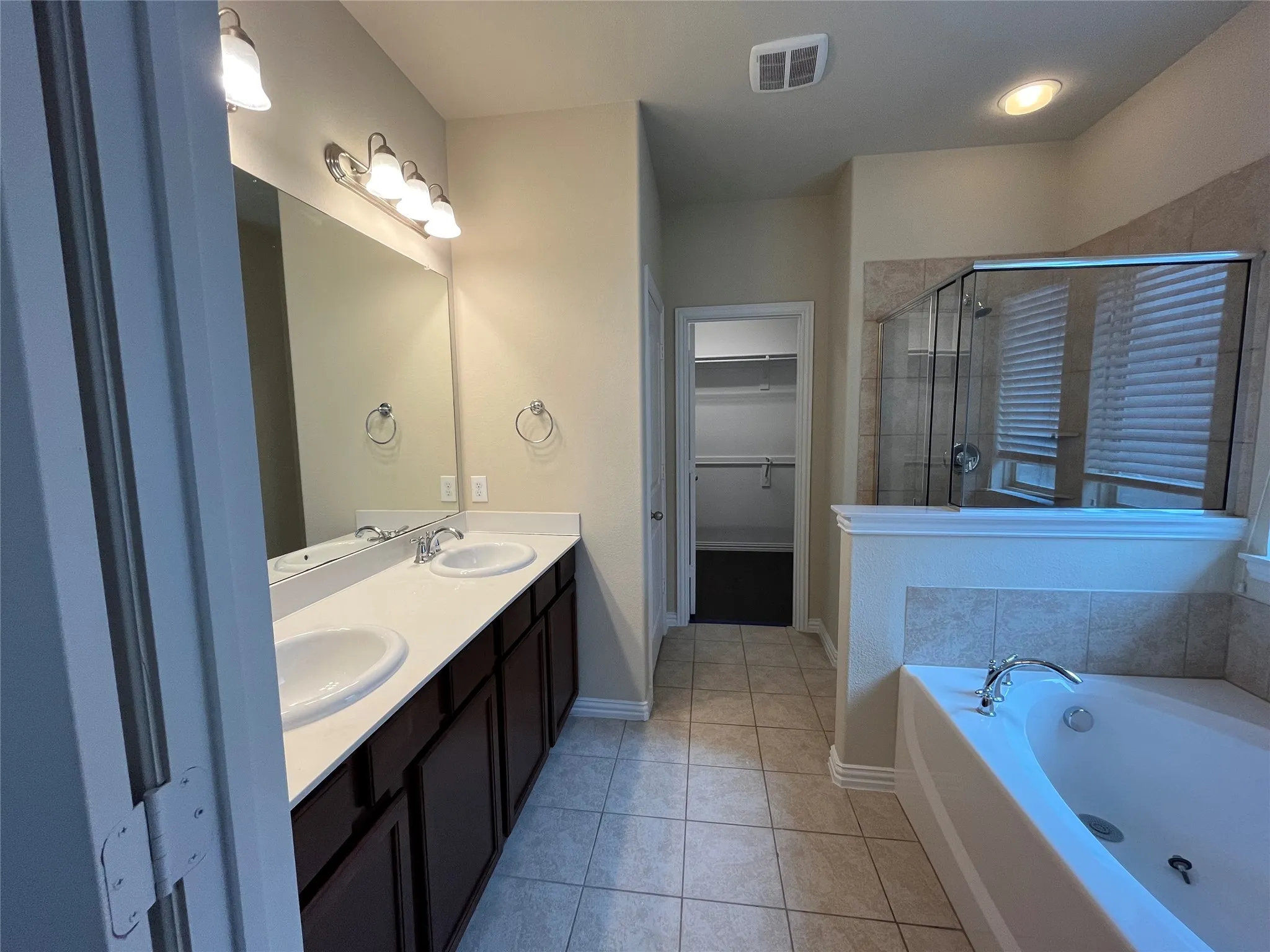 Single Family Residence For Sale in Denton County , 317 Bird Creek, Little Elm, Texas 75068, 4 Bedroom, 3 Bathroom, 2 Garage spaces, 2,419 Sqft, built in 2014, mls#21345776, Real Estate Agent in Little Elm, Homes For Sale in Denton county, Homes For Sale in Little Elm, Realtor in Little Elm Texas, Real Estate Brokerage Independent Realty Texas, Luminita Cordes Realtor