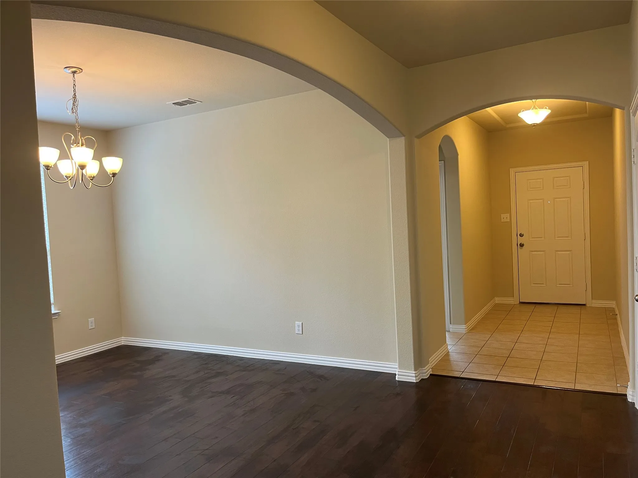 Single Family Residence For Sale in Denton County , 317 Bird Creek, Little Elm, Texas 75068, 4 Bedroom, 3 Bathroom, 2 Garage spaces, 2,419 Sqft, built in 2014, mls#21345776, Real Estate Agent in Little Elm, Homes For Sale in Denton county, Homes For Sale in Little Elm, Realtor in Little Elm Texas, Real Estate Brokerage Independent Realty Texas, Luminita Cordes Realtor