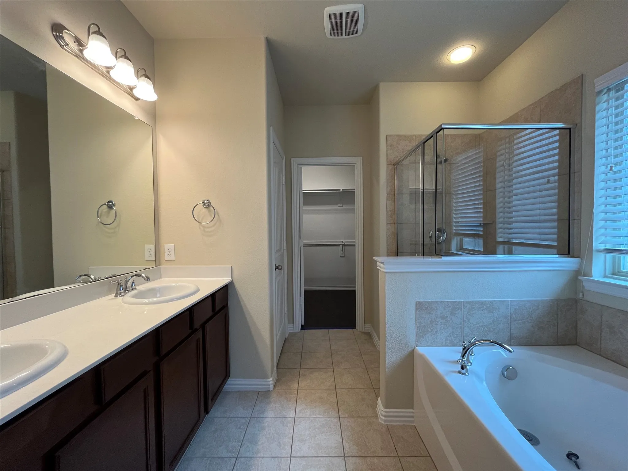 Single Family Residence For Sale in Denton County , 317 Bird Creek, Little Elm, Texas 75068, 4 Bedroom, 3 Bathroom, 2 Garage spaces, 2,419 Sqft, built in 2014, mls#21345776, Real Estate Agent in Little Elm, Homes For Sale in Denton county, Homes For Sale in Little Elm, Realtor in Little Elm Texas, Real Estate Brokerage Independent Realty Texas, Luminita Cordes Realtor