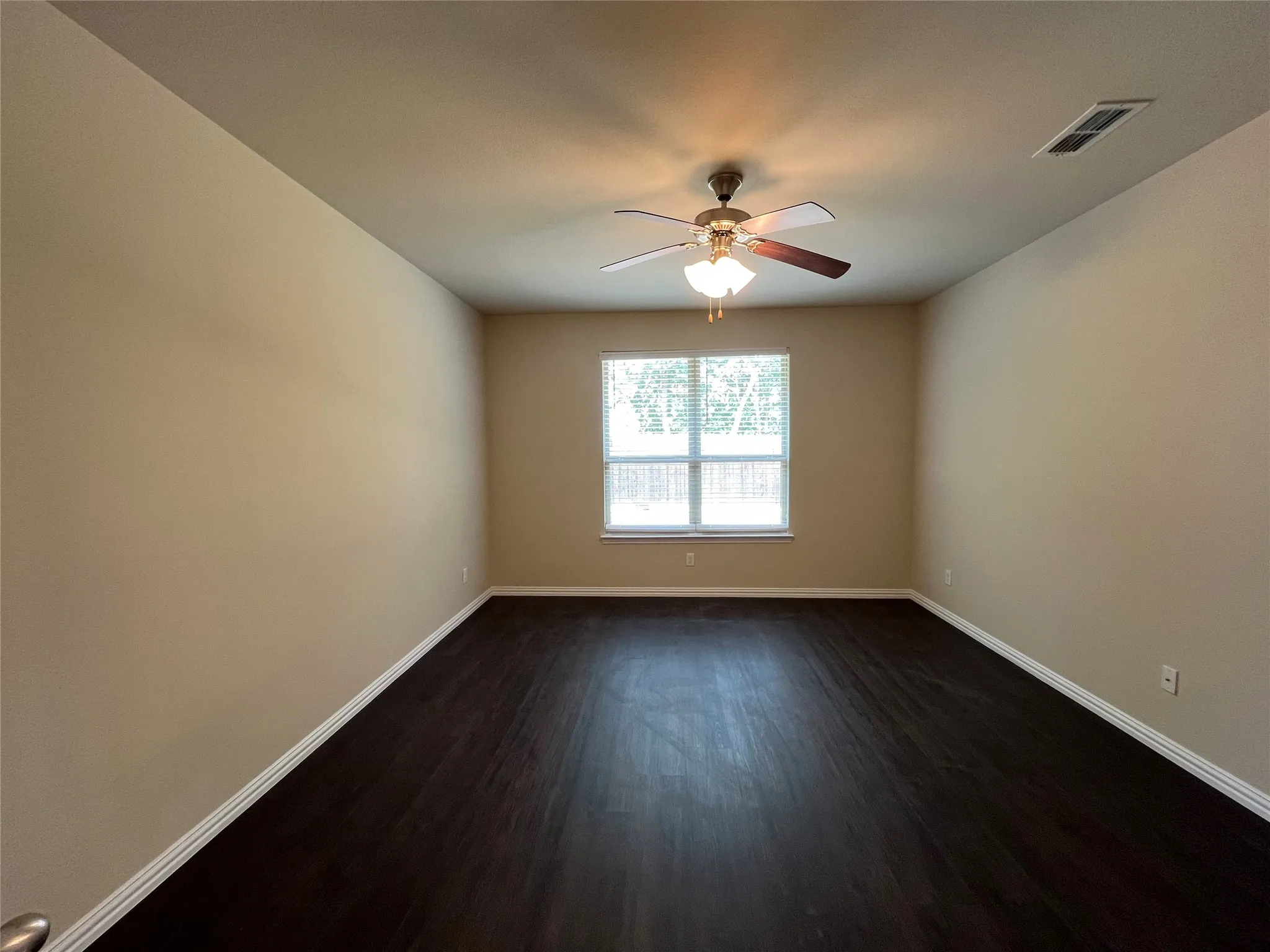 Single Family Residence For Sale in Denton County , 317 Bird Creek, Little Elm, Texas 75068, 4 Bedroom, 3 Bathroom, 2 Garage spaces, 2,419 Sqft, built in 2014, mls#21345776, Real Estate Agent in Little Elm, Homes For Sale in Denton county, Homes For Sale in Little Elm, Realtor in Little Elm Texas, Real Estate Brokerage Independent Realty Texas, Luminita Cordes Realtor