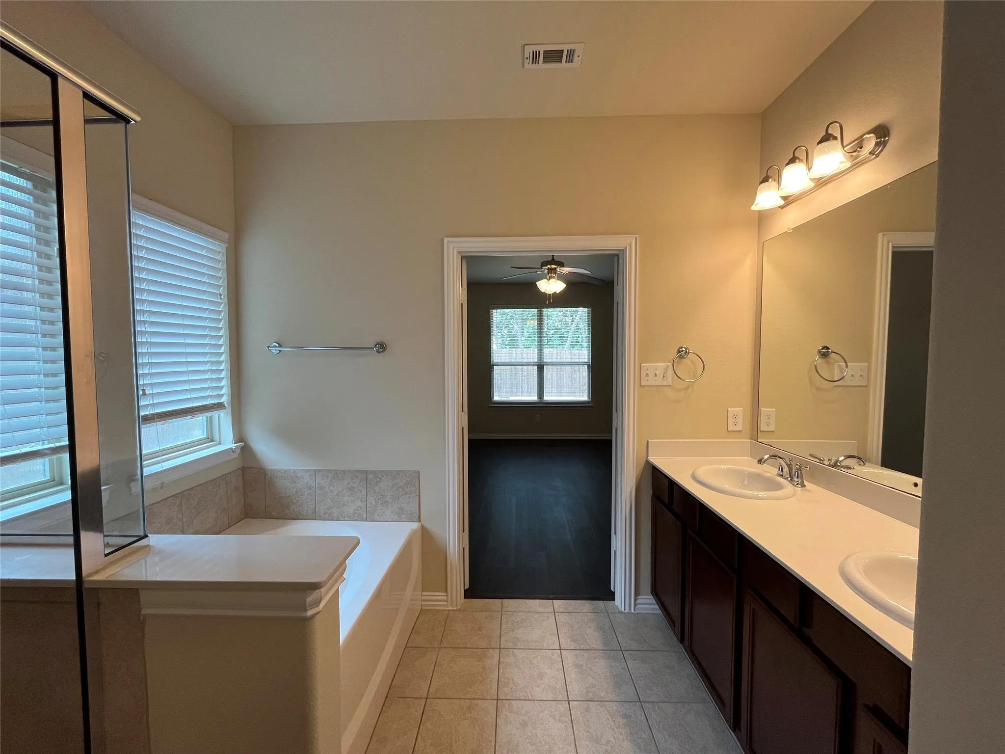 Single Family Residence For Sale in Denton County , 317 Bird Creek, Little Elm, Texas 75068, 4 Bedroom, 3 Bathroom, 2 Garage spaces, 2,419 Sqft, built in 2014, mls#21345776, Real Estate Agent in Little Elm, Homes For Sale in Denton county, Homes For Sale in Little Elm, Realtor in Little Elm Texas, Real Estate Brokerage Independent Realty Texas, Luminita Cordes Realtor