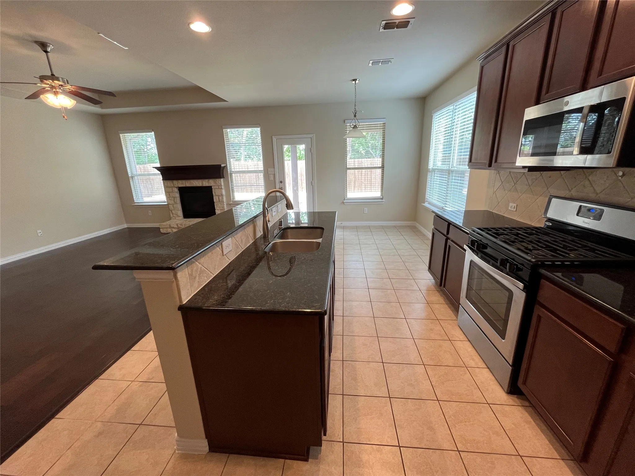 Single Family Residence For Sale in Denton County , 317 Bird Creek, Little Elm, Texas 75068, 4 Bedroom, 3 Bathroom, 2 Garage spaces, 2,419 Sqft, built in 2014, mls#21345776, Real Estate Agent in Little Elm, Homes For Sale in Denton county, Homes For Sale in Little Elm, Realtor in Little Elm Texas, Real Estate Brokerage Independent Realty Texas, Luminita Cordes Realtor