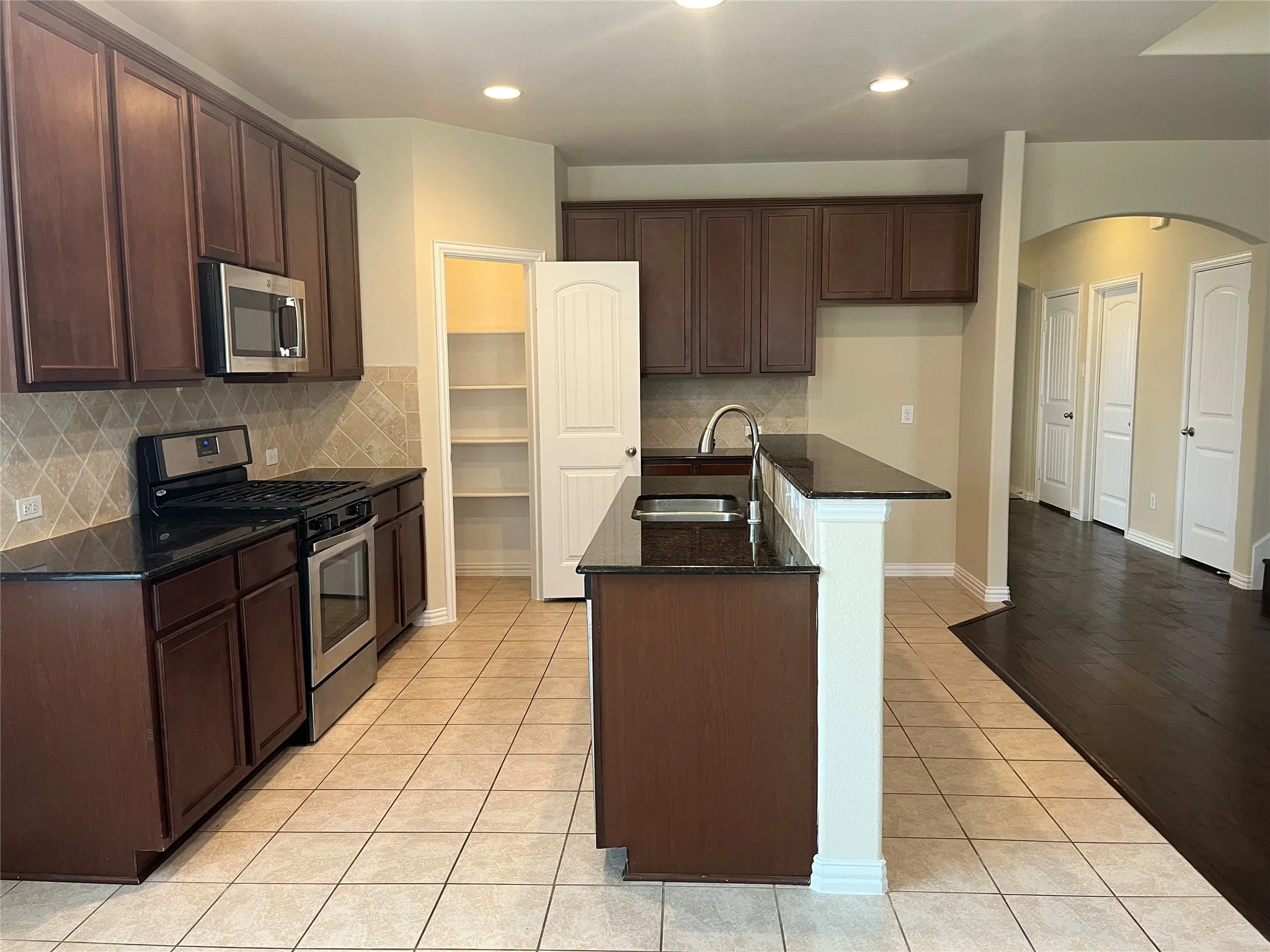 Single Family Residence For Sale in Denton County , 317 Bird Creek, Little Elm, Texas 75068, 4 Bedroom, 3 Bathroom, 2 Garage spaces, 2,419 Sqft, built in 2014, mls#21345776, Real Estate Agent in Little Elm, Homes For Sale in Denton county, Homes For Sale in Little Elm, Realtor in Little Elm Texas, Real Estate Brokerage Independent Realty Texas, Luminita Cordes Realtor