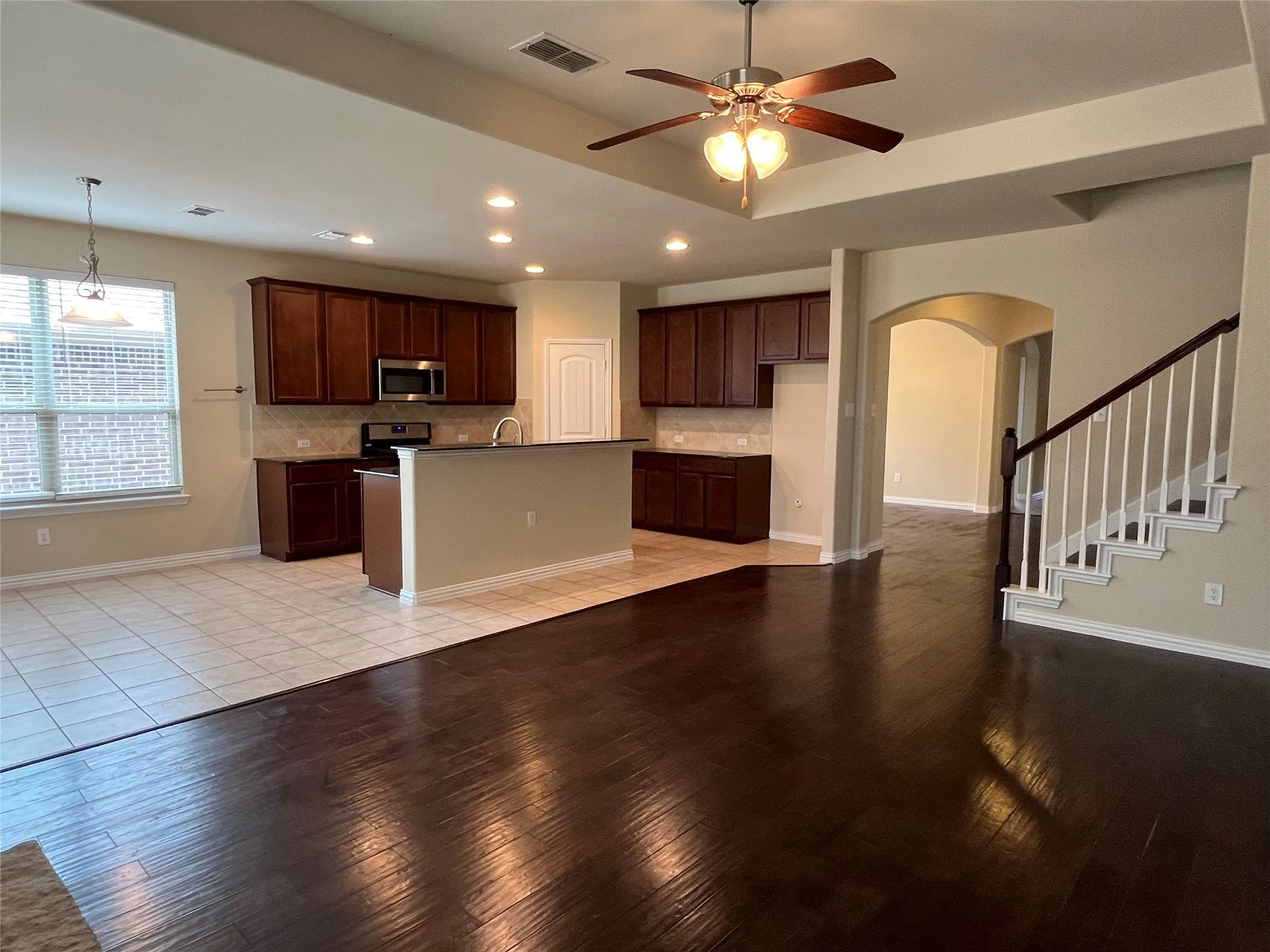Single Family Residence For Sale in Denton County , 317 Bird Creek, Little Elm, Texas 75068, 4 Bedroom, 3 Bathroom, 2 Garage spaces, 2,419 Sqft, built in 2014, mls#21345776, Real Estate Agent in Little Elm, Homes For Sale in Denton county, Homes For Sale in Little Elm, Realtor in Little Elm Texas, Real Estate Brokerage Independent Realty Texas, Luminita Cordes Realtor