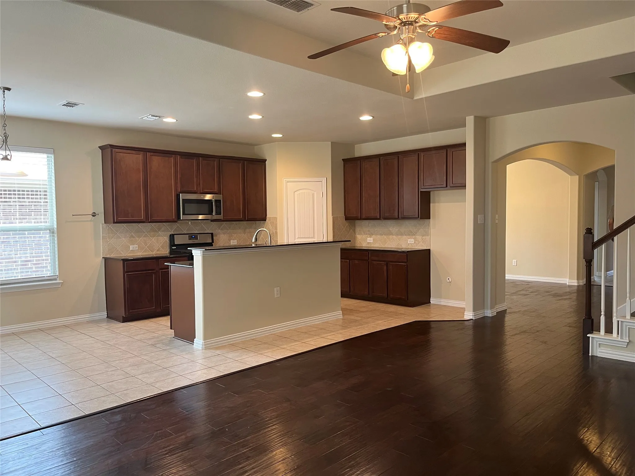 Single Family Residence For Sale in Denton County , 317 Bird Creek, Little Elm, Texas 75068, 4 Bedroom, 3 Bathroom, 2 Garage spaces, 2,419 Sqft, built in 2014, mls#21345776, Real Estate Agent in Little Elm, Homes For Sale in Denton county, Homes For Sale in Little Elm, Realtor in Little Elm Texas, Real Estate Brokerage Independent Realty Texas, Luminita Cordes Realtor
