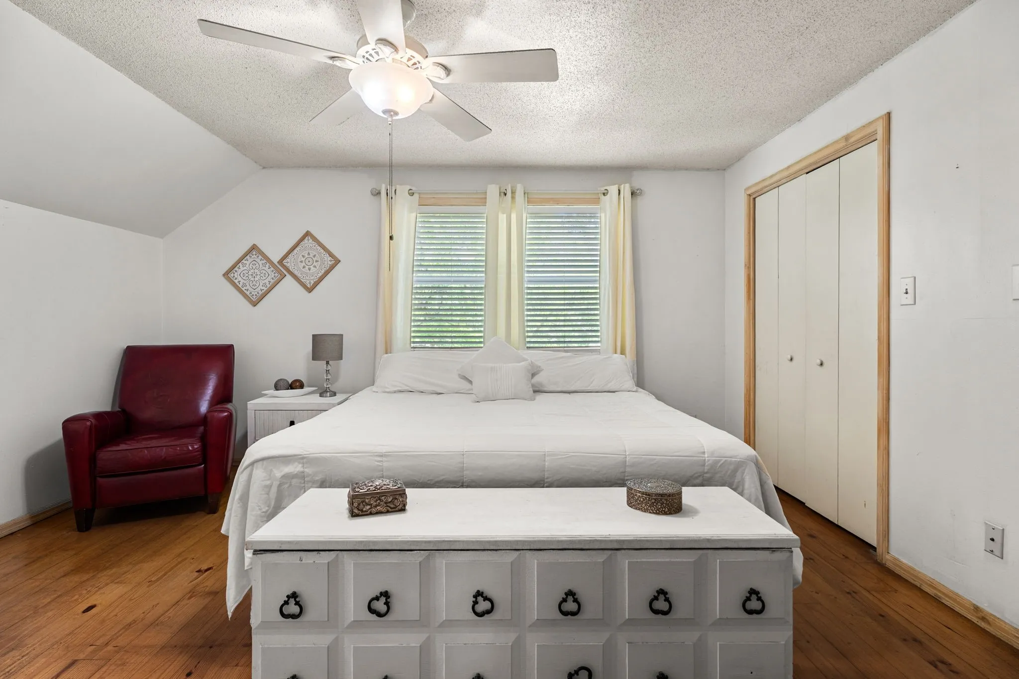 Farm For Sale in Wood County , 1081 County Road 3875, Mineola, Texas 75773, 3 Bedroom, 3 Bathroom, Garage spaces, 2,700 Sqft, built in 1995, mls#21341044, Real Estate Agent in Mineola, Homes For Sale in Wood county, Homes For Sale in Mineola, Realtor in Mineola Texas, Real Estate Brokerage Independent Realty Texas, Luminita Cordes Realtor