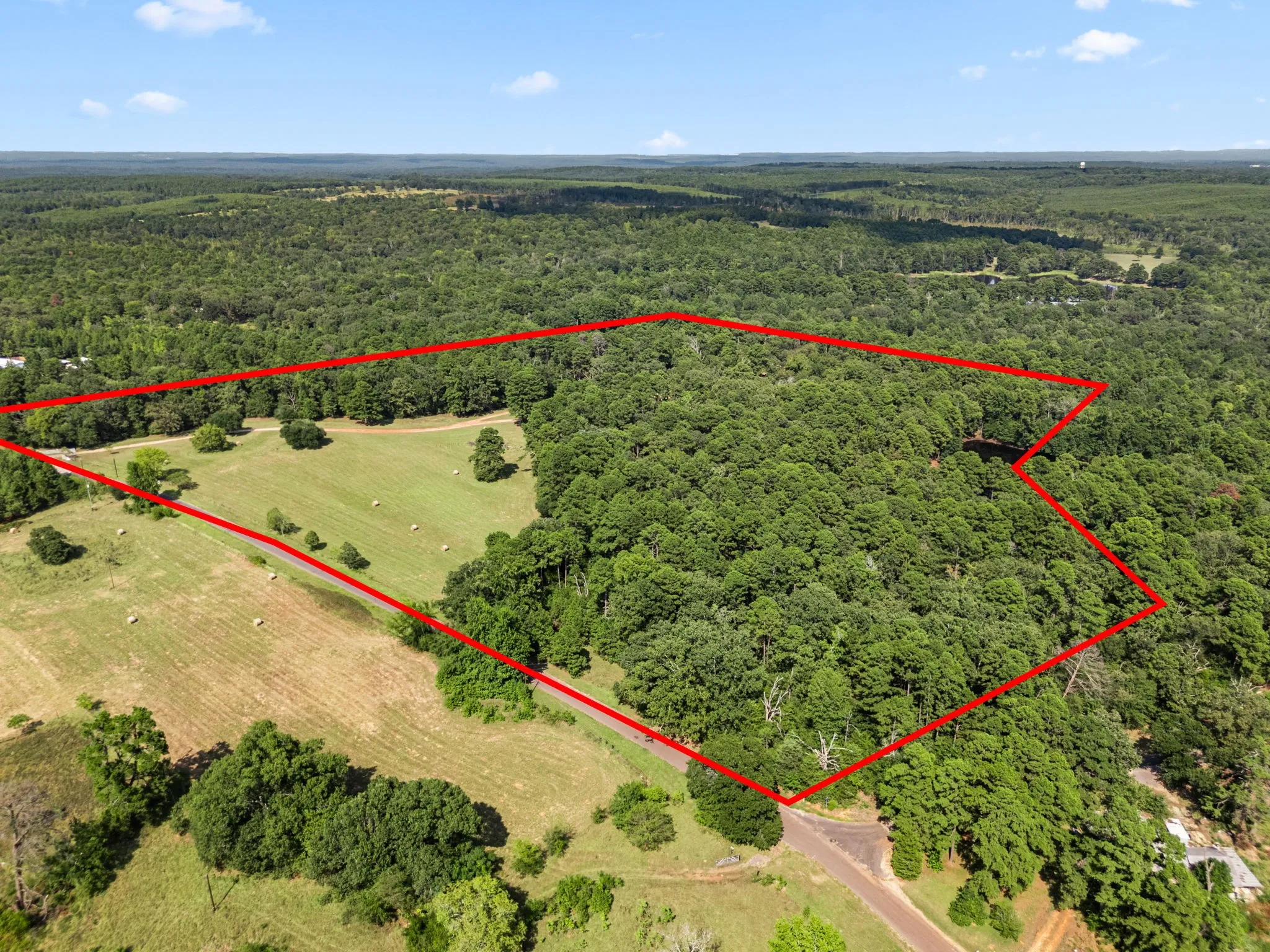 Farm For Sale in Wood County , 1081 County Road 3875, Mineola, Texas 75773, 3 Bedroom, 3 Bathroom, Garage spaces, 2,700 Sqft, built in 1995, mls#21341044, Real Estate Agent in Mineola, Homes For Sale in Wood county, Homes For Sale in Mineola, Realtor in Mineola Texas, Real Estate Brokerage Independent Realty Texas, Luminita Cordes Realtor