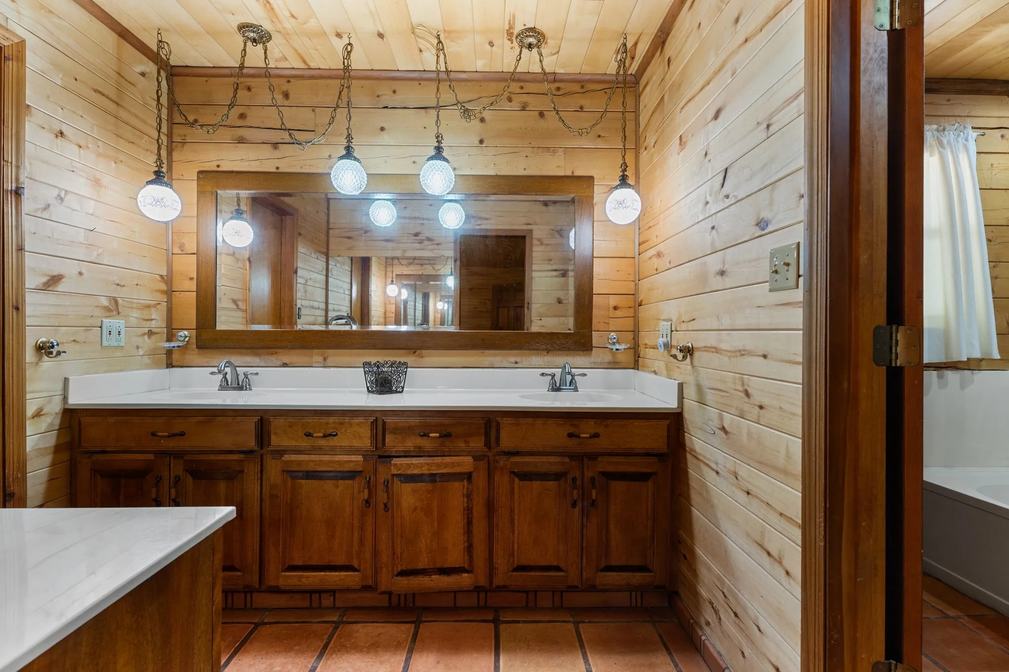 Farm For Sale in Wood County , 1081 County Road 3875, Mineola, Texas 75773, 3 Bedroom, 3 Bathroom, Garage spaces, 2,700 Sqft, built in 1995, mls#21341044, Real Estate Agent in Mineola, Homes For Sale in Wood county, Homes For Sale in Mineola, Realtor in Mineola Texas, Real Estate Brokerage Independent Realty Texas, Luminita Cordes Realtor