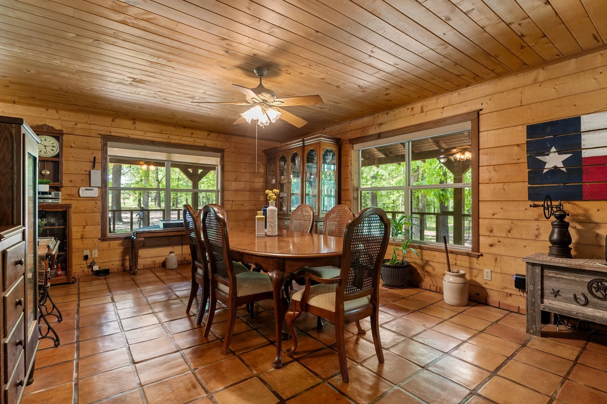 Farm For Sale in Wood County , 1081 County Road 3875, Mineola, Texas 75773, 3 Bedroom, 3 Bathroom, Garage spaces, 2,700 Sqft, built in 1995, mls#21341044, Real Estate Agent in Mineola, Homes For Sale in Wood county, Homes For Sale in Mineola, Realtor in Mineola Texas, Real Estate Brokerage Independent Realty Texas, Luminita Cordes Realtor