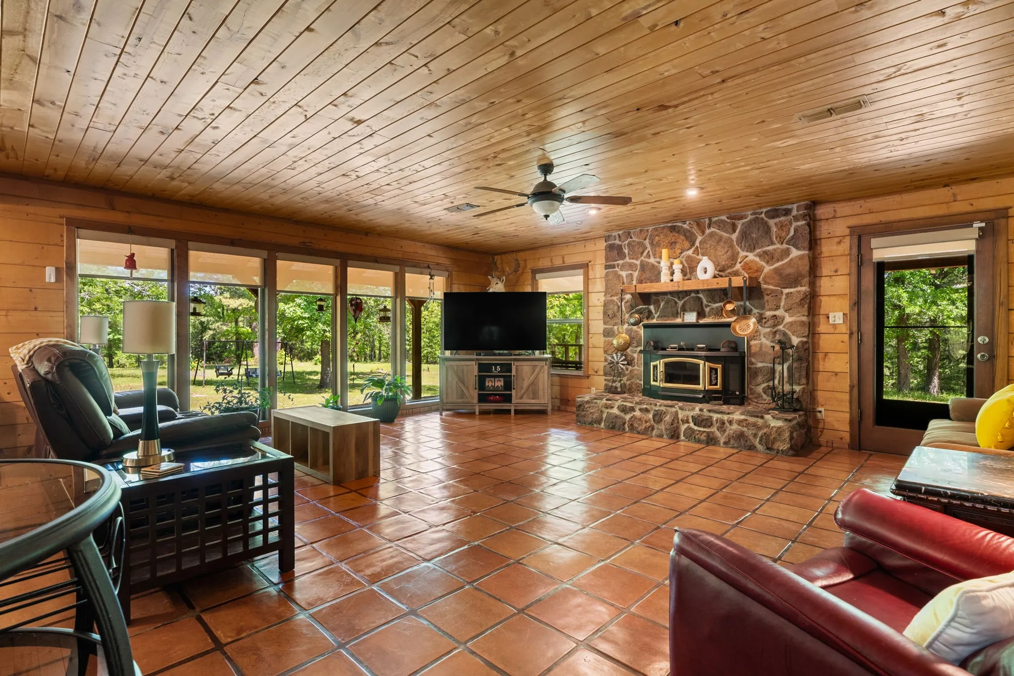 Farm For Sale in Wood County , 1081 County Road 3875, Mineola, Texas 75773, 3 Bedroom, 3 Bathroom, Garage spaces, 2,700 Sqft, built in 1995, mls#21341044, Real Estate Agent in Mineola, Homes For Sale in Wood county, Homes For Sale in Mineola, Realtor in Mineola Texas, Real Estate Brokerage Independent Realty Texas, Luminita Cordes Realtor