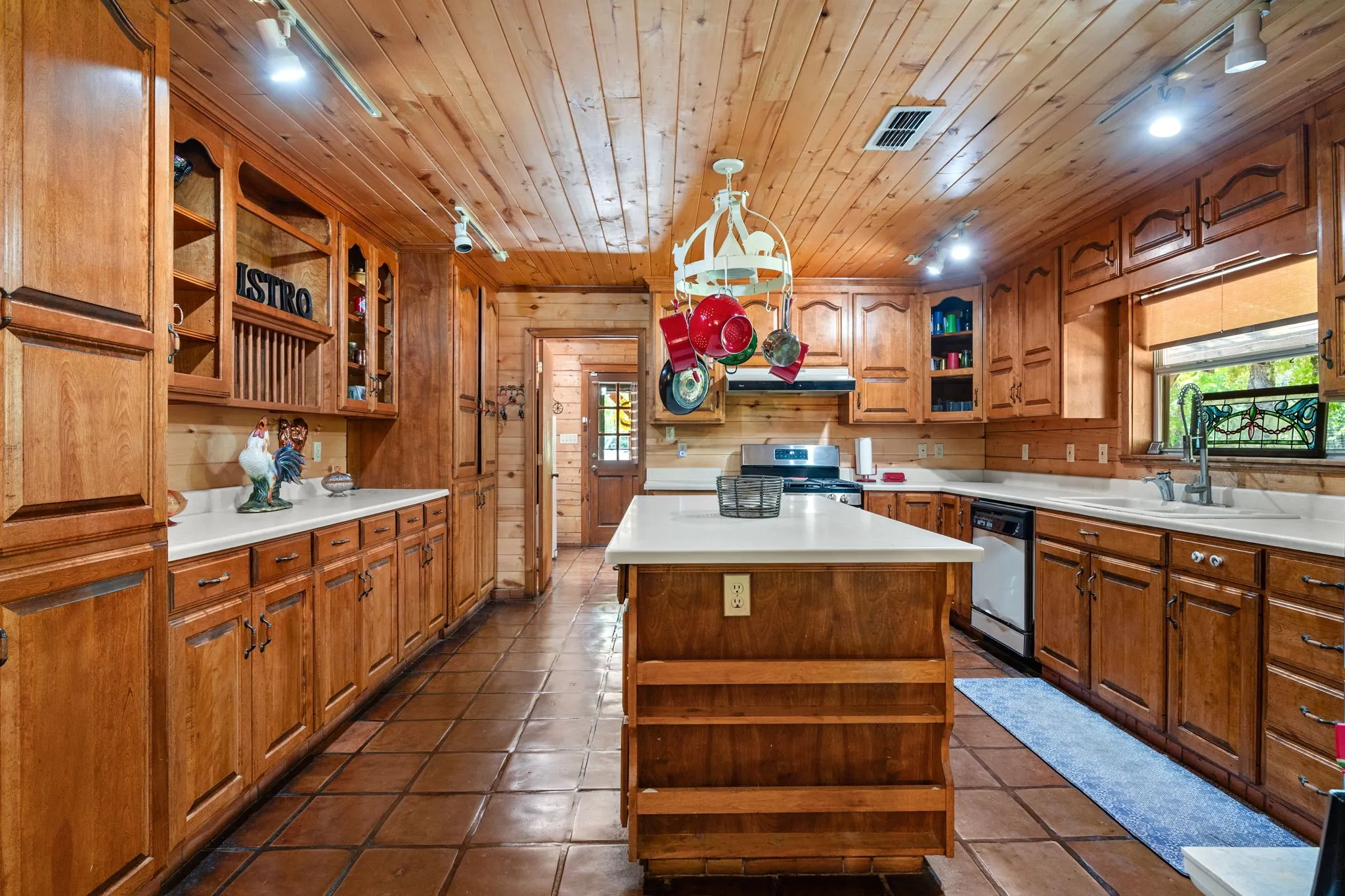 Farm For Sale in Wood County , 1081 County Road 3875, Mineola, Texas 75773, 3 Bedroom, 3 Bathroom, Garage spaces, 2,700 Sqft, built in 1995, mls#21341044, Real Estate Agent in Mineola, Homes For Sale in Wood county, Homes For Sale in Mineola, Realtor in Mineola Texas, Real Estate Brokerage Independent Realty Texas, Luminita Cordes Realtor