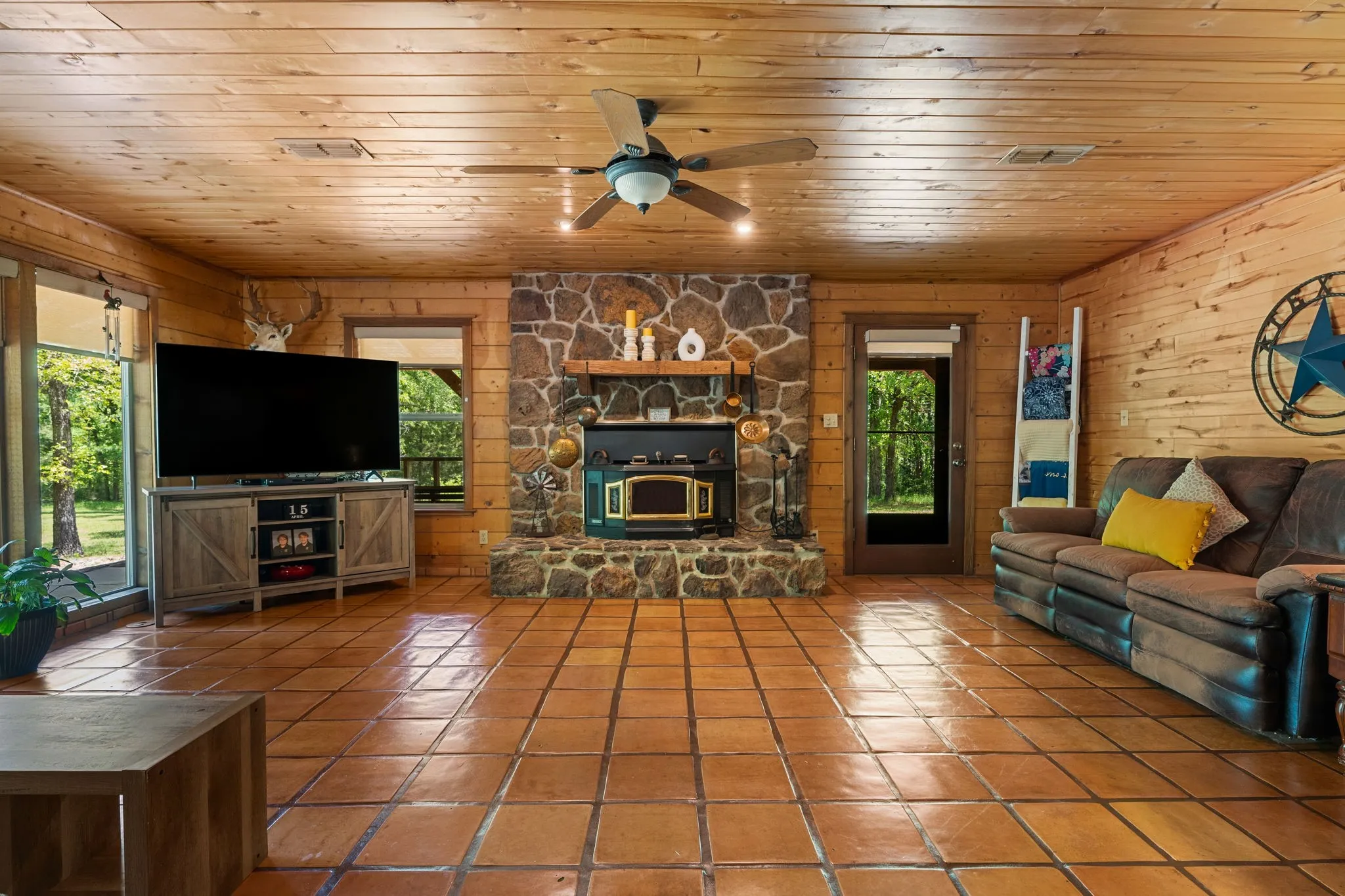 Farm For Sale in Wood County , 1081 County Road 3875, Mineola, Texas 75773, 3 Bedroom, 3 Bathroom, Garage spaces, 2,700 Sqft, built in 1995, mls#21341044, Real Estate Agent in Mineola, Homes For Sale in Wood county, Homes For Sale in Mineola, Realtor in Mineola Texas, Real Estate Brokerage Independent Realty Texas, Luminita Cordes Realtor