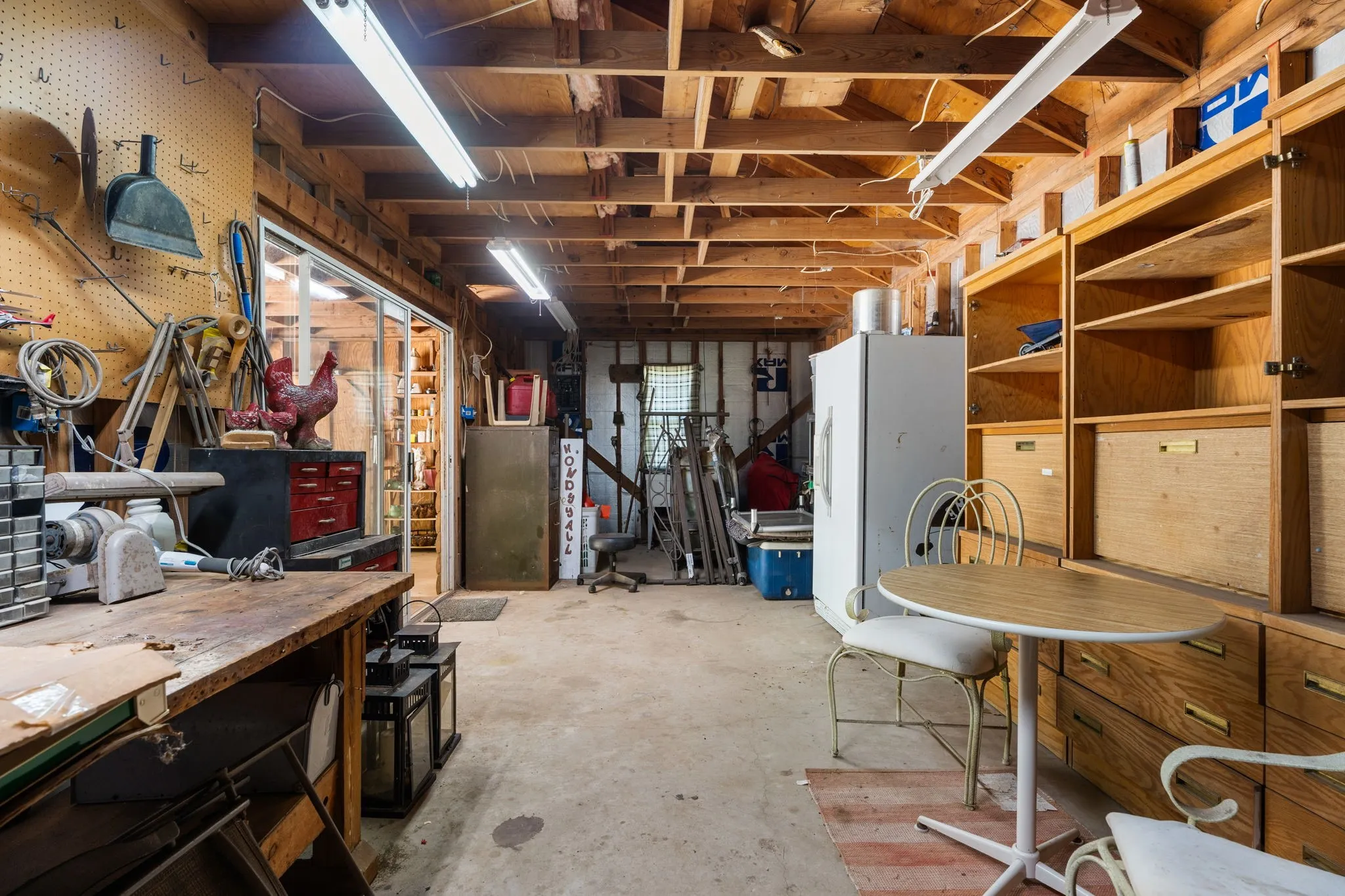 Farm For Sale in Wood County , 1081 County Road 3875, Mineola, Texas 75773, 3 Bedroom, 3 Bathroom, Garage spaces, 2,700 Sqft, built in 1995, mls#21341044, Real Estate Agent in Mineola, Homes For Sale in Wood county, Homes For Sale in Mineola, Realtor in Mineola Texas, Real Estate Brokerage Independent Realty Texas, Luminita Cordes Realtor