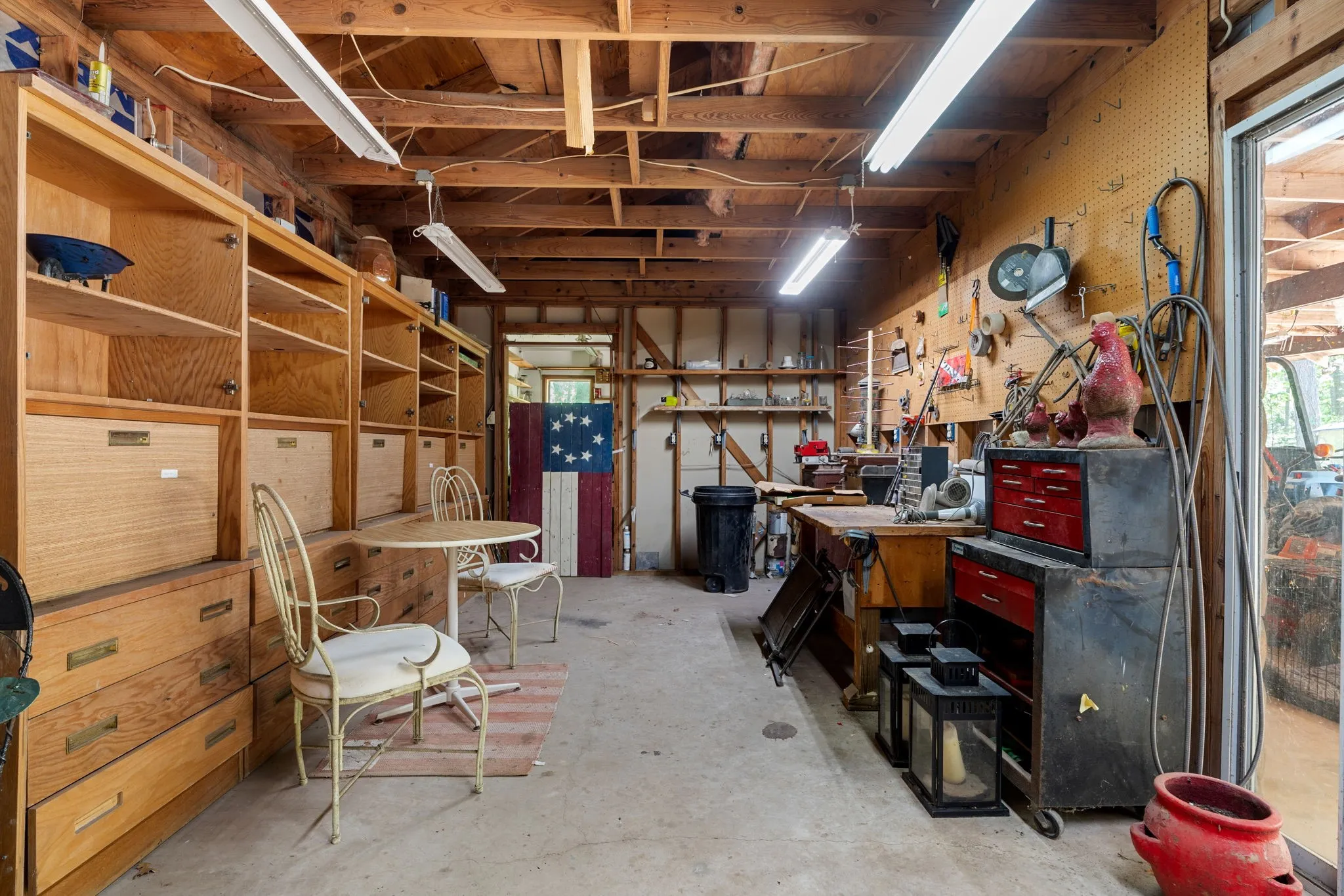 Farm For Sale in Wood County , 1081 County Road 3875, Mineola, Texas 75773, 3 Bedroom, 3 Bathroom, Garage spaces, 2,700 Sqft, built in 1995, mls#21341044, Real Estate Agent in Mineola, Homes For Sale in Wood county, Homes For Sale in Mineola, Realtor in Mineola Texas, Real Estate Brokerage Independent Realty Texas, Luminita Cordes Realtor