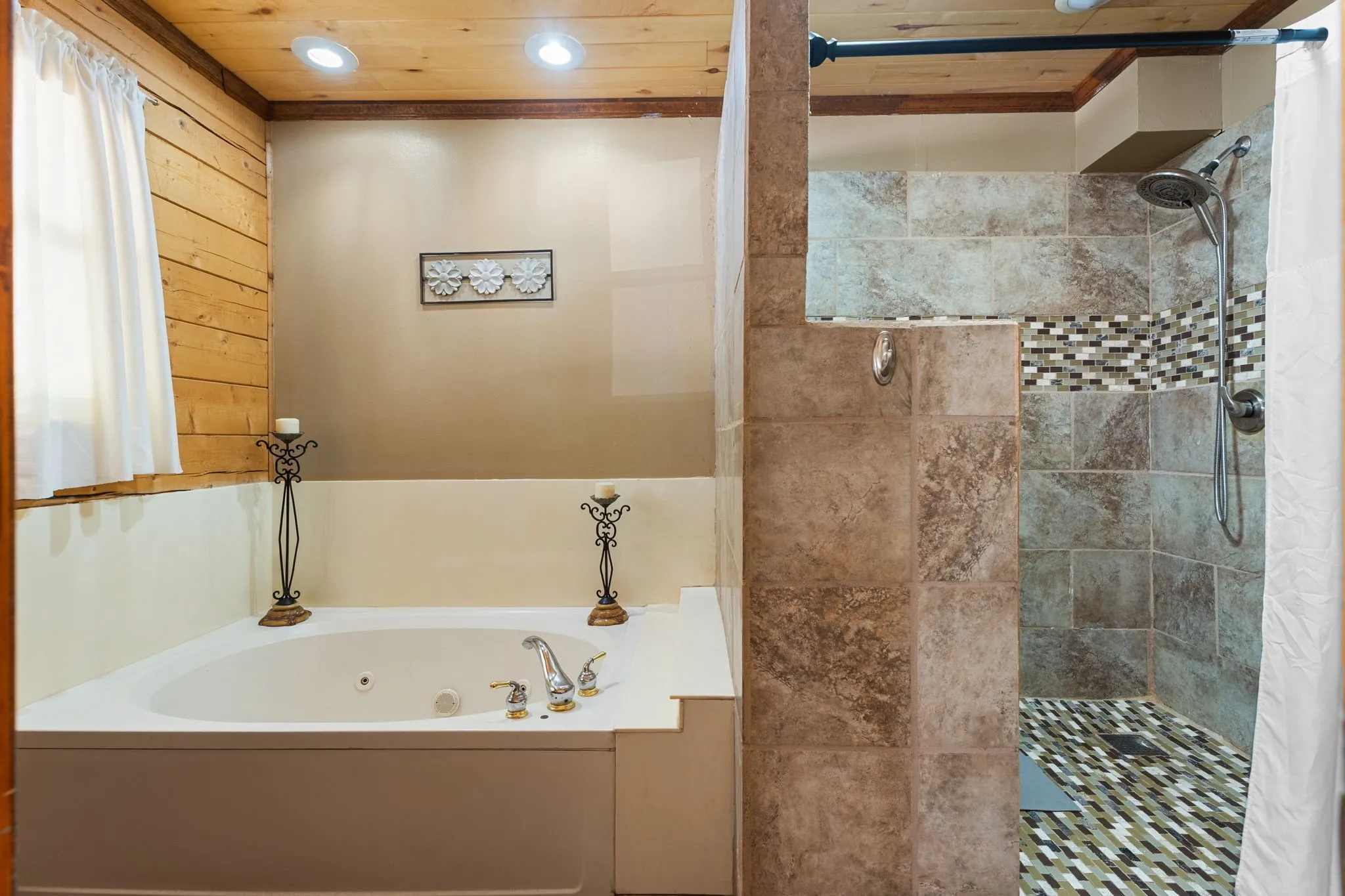 Farm For Sale in Wood County , 1081 County Road 3875, Mineola, Texas 75773, 3 Bedroom, 3 Bathroom, Garage spaces, 2,700 Sqft, built in 1995, mls#21341044, Real Estate Agent in Mineola, Homes For Sale in Wood county, Homes For Sale in Mineola, Realtor in Mineola Texas, Real Estate Brokerage Independent Realty Texas, Luminita Cordes Realtor
