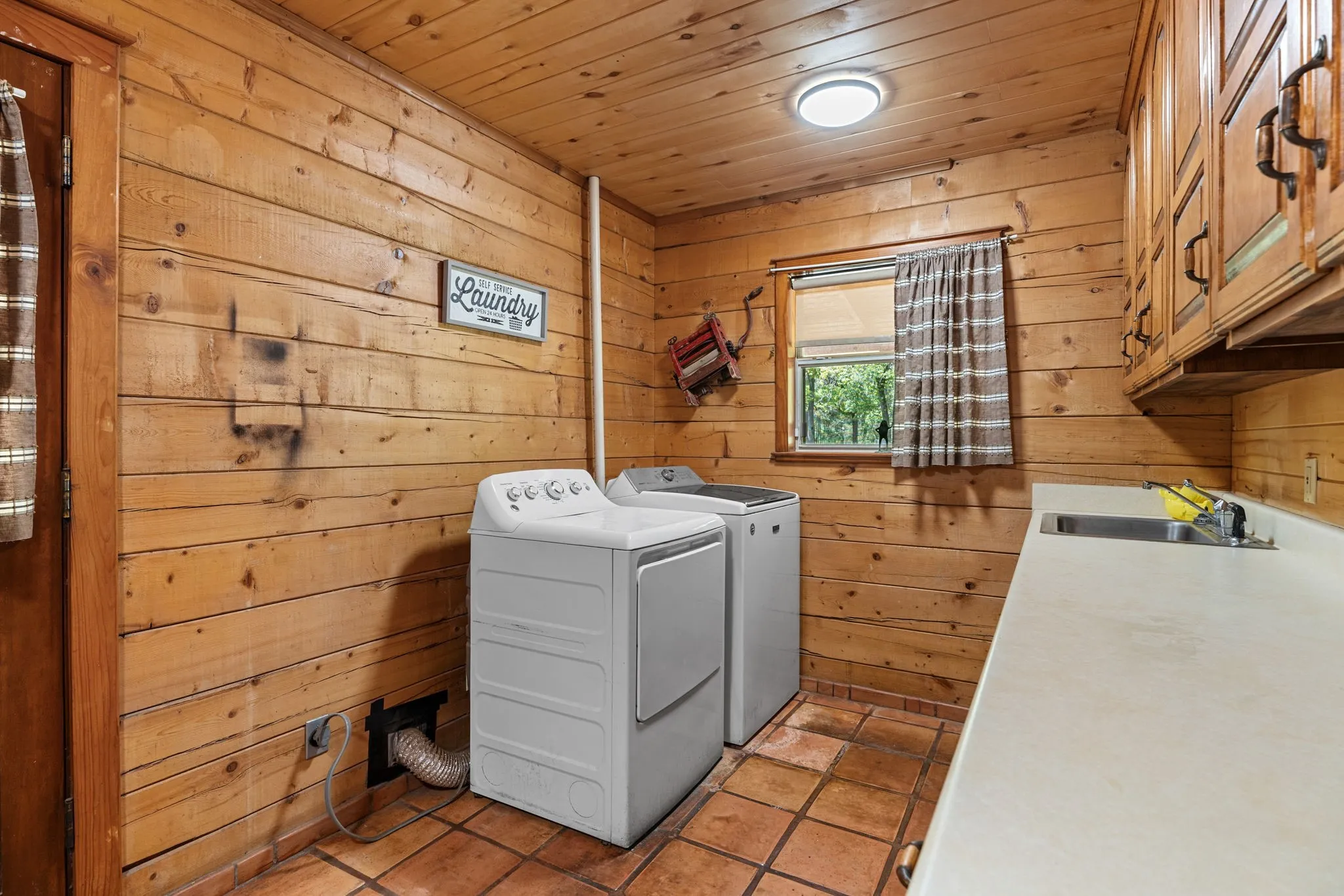 Farm For Sale in Wood County , 1081 County Road 3875, Mineola, Texas 75773, 3 Bedroom, 3 Bathroom, Garage spaces, 2,700 Sqft, built in 1995, mls#21341044, Real Estate Agent in Mineola, Homes For Sale in Wood county, Homes For Sale in Mineola, Realtor in Mineola Texas, Real Estate Brokerage Independent Realty Texas, Luminita Cordes Realtor