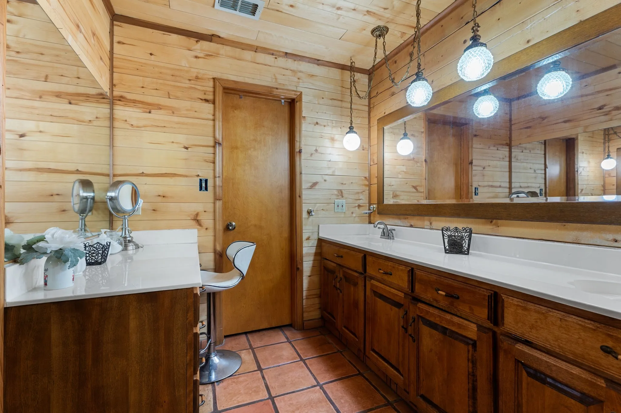Farm For Sale in Wood County , 1081 County Road 3875, Mineola, Texas 75773, 3 Bedroom, 3 Bathroom, Garage spaces, 2,700 Sqft, built in 1995, mls#21341044, Real Estate Agent in Mineola, Homes For Sale in Wood county, Homes For Sale in Mineola, Realtor in Mineola Texas, Real Estate Brokerage Independent Realty Texas, Luminita Cordes Realtor