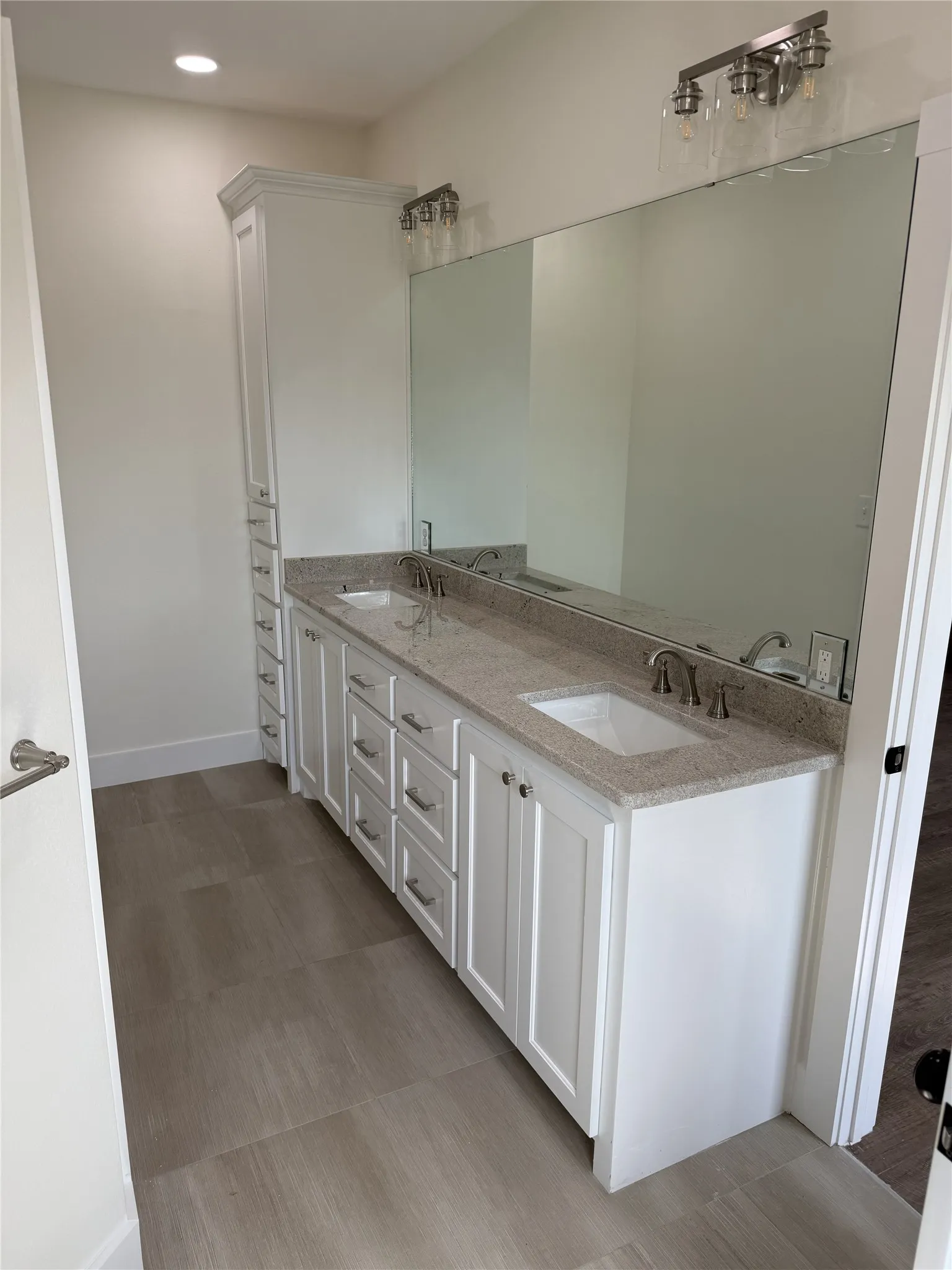 Single Family Residence For Sale in Grayson County , 204 Ella Street, Whitesboro, Texas 76273, 3 Bedrooms, 2 Bathrooms, 2 Garage spaces, 1,496 Sqft, built in 2025, Price $369,000, mls#21345618, Real Estate Agent in Whitesboro, Homes For Sale in Grayson county, Homes For Sale in Whitesboro, Realtor in Whitesboro Texas, Real Estate Brokerage Independent Realty Texas, Luminita Cordes Realtor