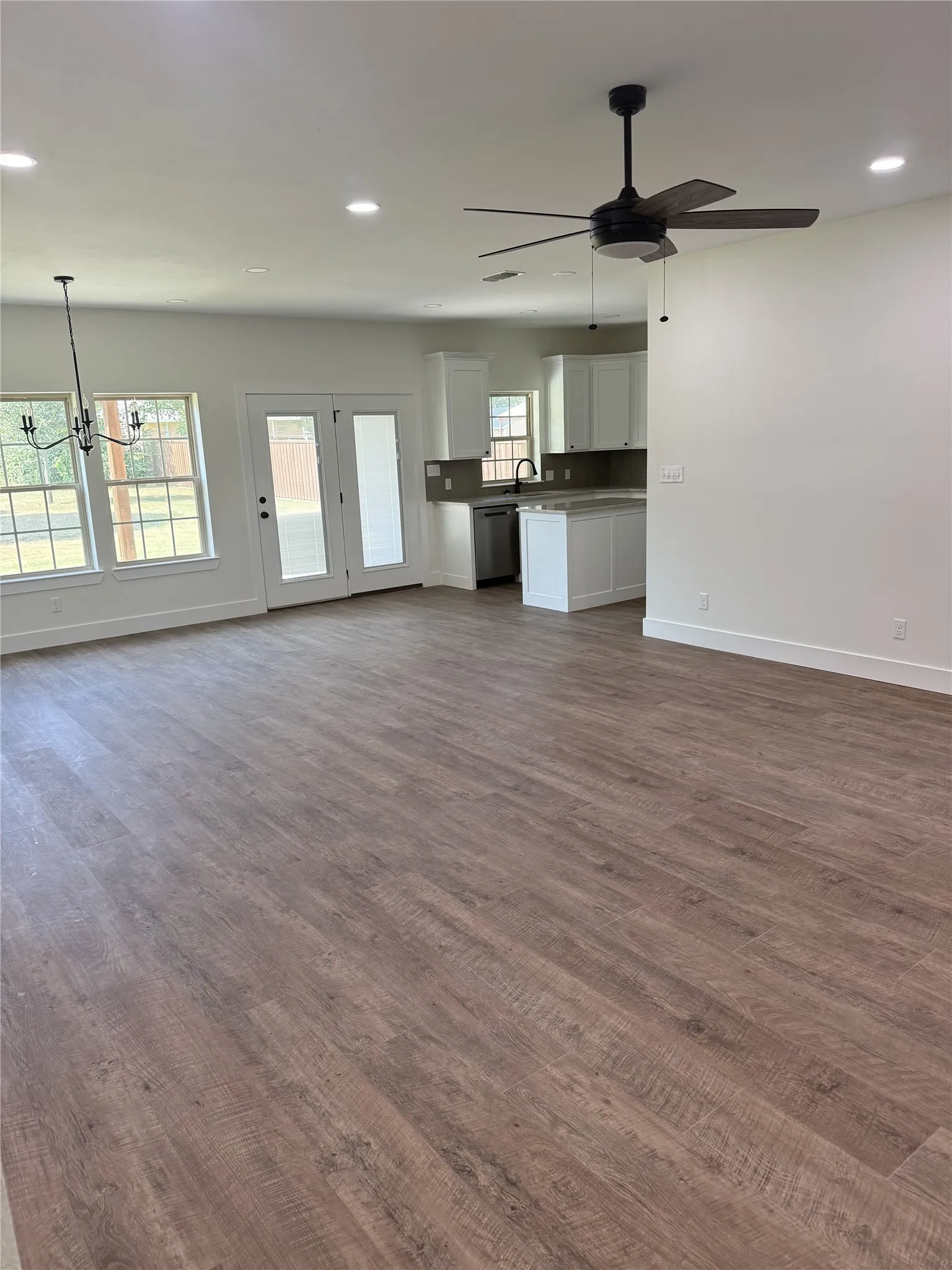 Single Family Residence For Sale in Grayson County , 204 Ella Street, Whitesboro, Texas 76273, 3 Bedrooms, 2 Bathrooms, 2 Garage spaces, 1,496 Sqft, built in 2025, Price $369,000, mls#21345618, Real Estate Agent in Whitesboro, Homes For Sale in Grayson county, Homes For Sale in Whitesboro, Realtor in Whitesboro Texas, Real Estate Brokerage Independent Realty Texas, Luminita Cordes Realtor