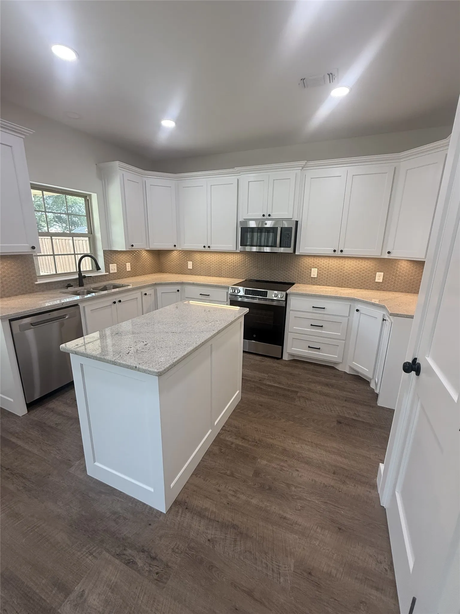 Single Family Residence For Sale in Grayson County , 204 Ella Street, Whitesboro, Texas 76273, 3 Bedrooms, 2 Bathrooms, 2 Garage spaces, 1,496 Sqft, built in 2025, Price $369,000, mls#21345618, Real Estate Agent in Whitesboro, Homes For Sale in Grayson county, Homes For Sale in Whitesboro, Realtor in Whitesboro Texas, Real Estate Brokerage Independent Realty Texas, Luminita Cordes Realtor