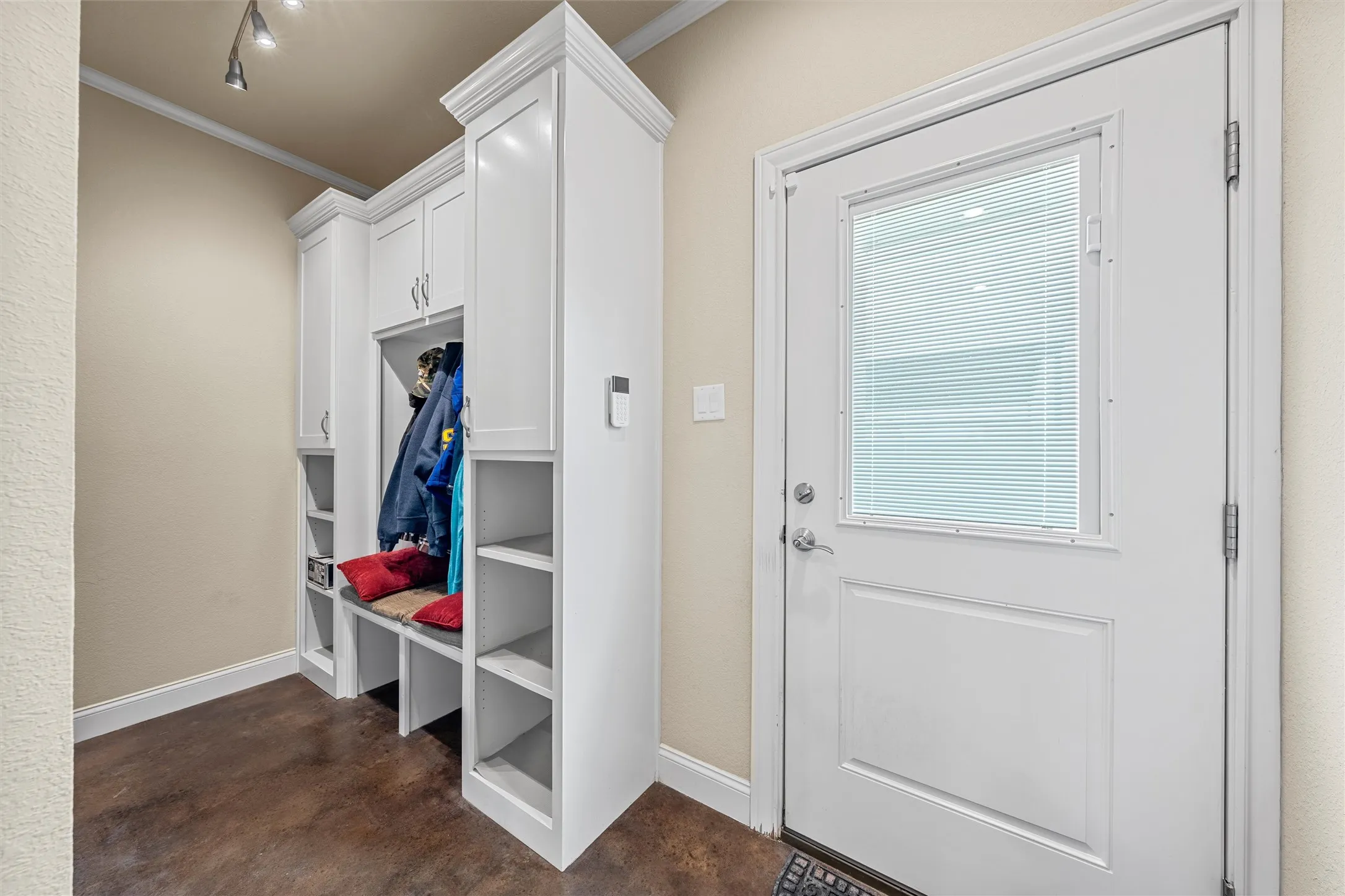 Single Family Residence For Sale in Mc Lennan County , 3825 Chappel Hill Road, Waco, Texas 76705, 3 Bedroom, 2 Bathroom, Garage spaces, 2,334 Sqft, built in 2014, mls#21340589, Real Estate Agent in Waco, Homes For Sale in Mc Lennan county, Homes For Sale in Waco, Realtor in Waco Texas, Real Estate Brokerage Independent Realty Texas, Luminita Cordes Realtor