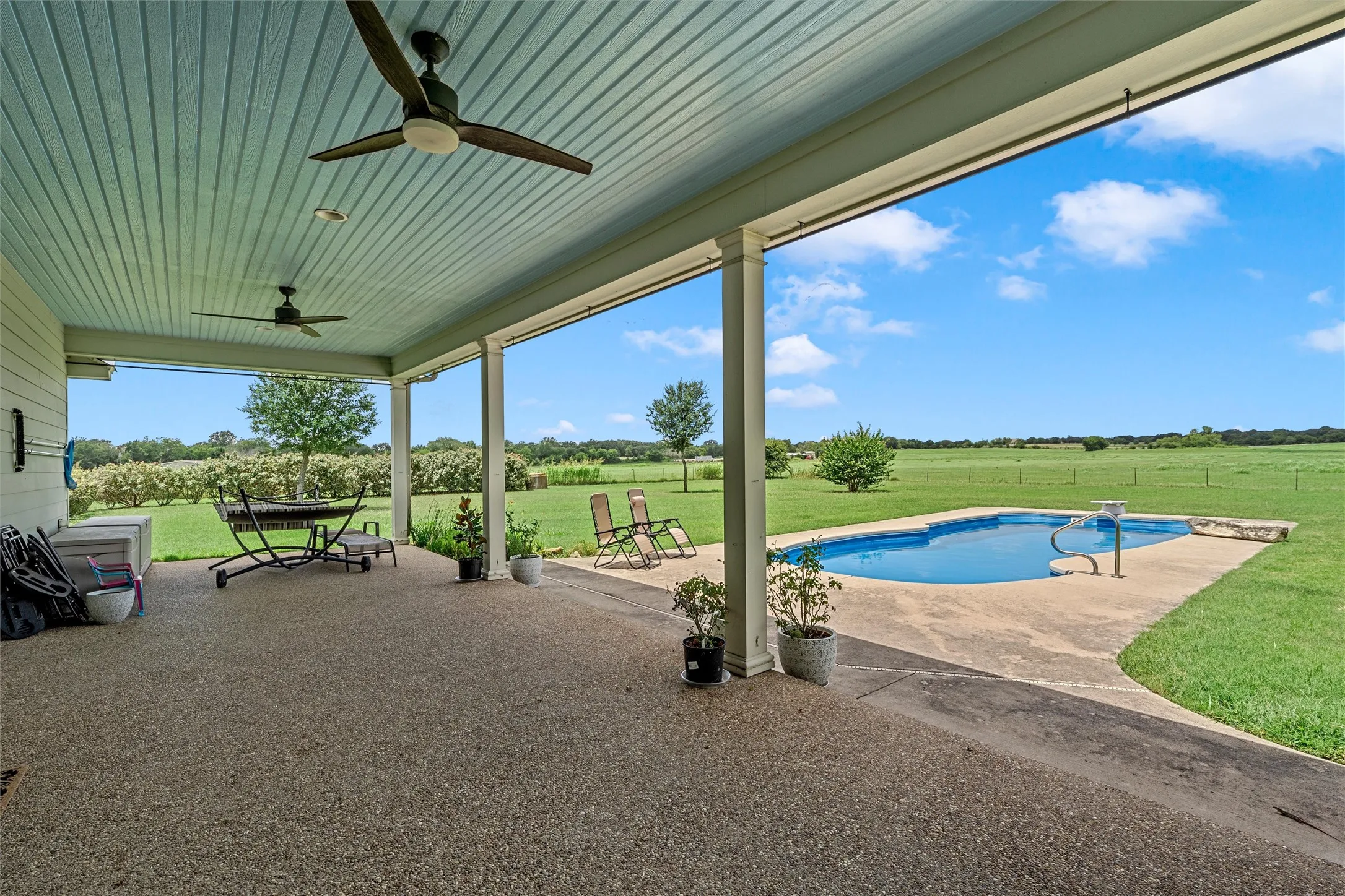 Single Family Residence For Sale in Mc Lennan County , 3825 Chappel Hill Road, Waco, Texas 76705, 3 Bedroom, 2 Bathroom, Garage spaces, 2,334 Sqft, built in 2014, mls#21340589, Real Estate Agent in Waco, Homes For Sale in Mc Lennan county, Homes For Sale in Waco, Realtor in Waco Texas, Real Estate Brokerage Independent Realty Texas, Luminita Cordes Realtor