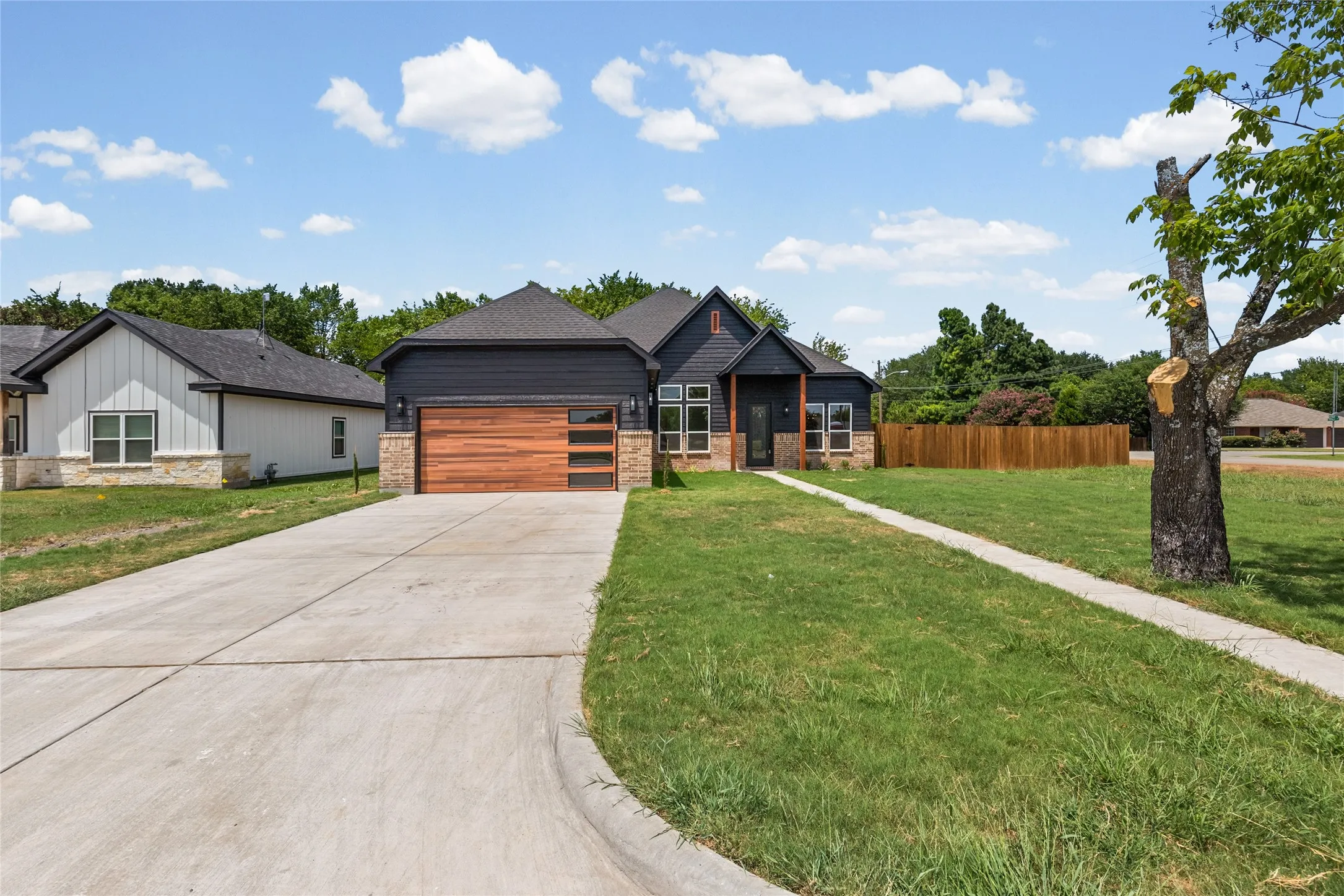 Single Family Residence For Sale in Hunt County , 1500 Deer Trail, Commerce, Texas 75428, 4 Bedroom, 3 Bathroom, 2 Garage spaces, 2,356 Sqft, built in 2026, mls#21345726, Real Estate Agent in Commerce, Homes For Sale in Hunt county, Homes For Sale in Commerce, Realtor in Commerce Texas, Real Estate Brokerage Independent Realty Texas, Luminita Cordes Realtor