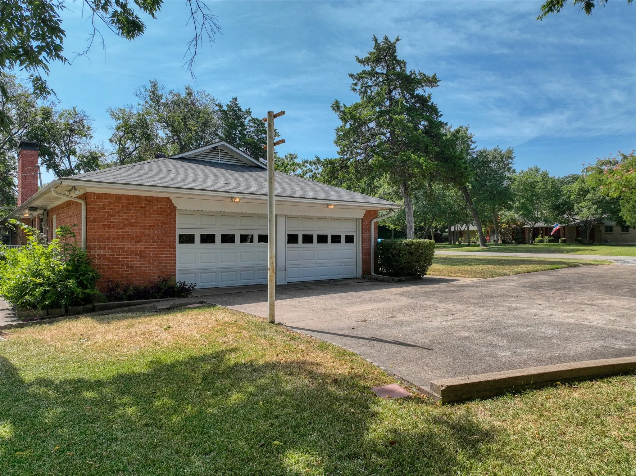 Single Family Residence For Sale in Dallas County , 938 Nature Drive, Duncanville, Texas 75116, 3 Bedroom, 2 Bathroom, 2 Garage spaces, 1,600 Sqft, built in 1963, mls#21345588, Real Estate Agent in Duncanville, Homes For Sale in Dallas county, Homes For Sale in Duncanville, Realtor in Duncanville Texas, Real Estate Brokerage Independent Realty Texas, Luminita Cordes Realtor
