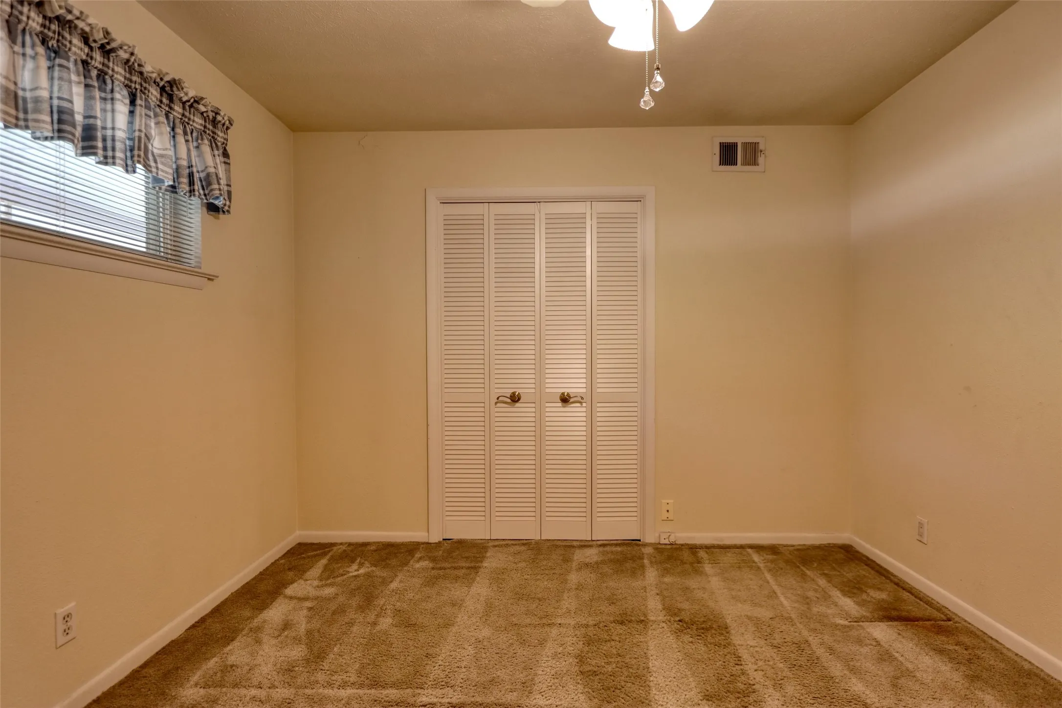 Single Family Residence For Sale in Dallas County , 938 Nature Drive, Duncanville, Texas 75116, 3 Bedroom, 2 Bathroom, 2 Garage spaces, 1,600 Sqft, built in 1963, mls#21345588, Real Estate Agent in Duncanville, Homes For Sale in Dallas county, Homes For Sale in Duncanville, Realtor in Duncanville Texas, Real Estate Brokerage Independent Realty Texas, Luminita Cordes Realtor