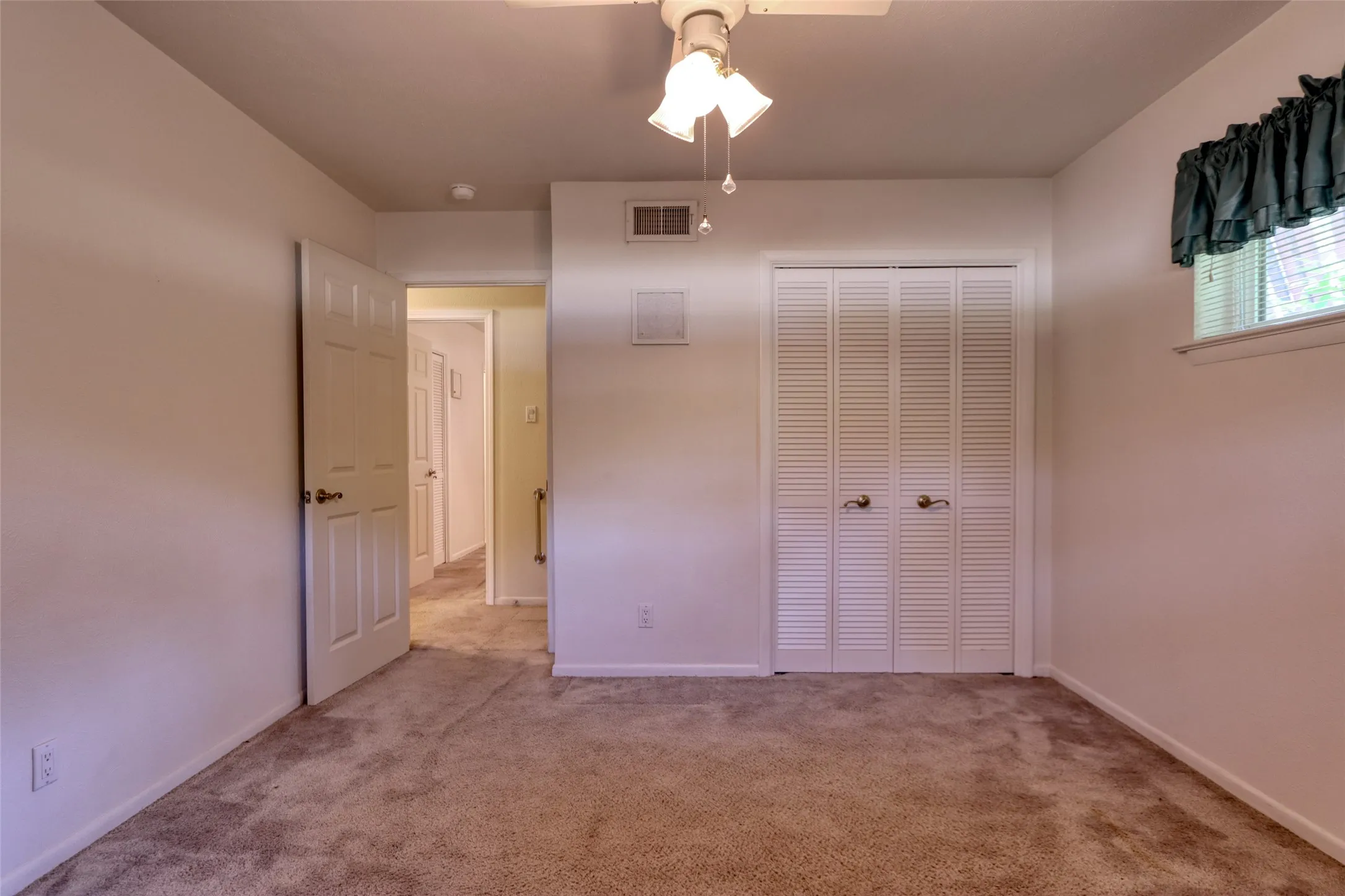 Single Family Residence For Sale in Dallas County , 938 Nature Drive, Duncanville, Texas 75116, 3 Bedroom, 2 Bathroom, 2 Garage spaces, 1,600 Sqft, built in 1963, mls#21345588, Real Estate Agent in Duncanville, Homes For Sale in Dallas county, Homes For Sale in Duncanville, Realtor in Duncanville Texas, Real Estate Brokerage Independent Realty Texas, Luminita Cordes Realtor