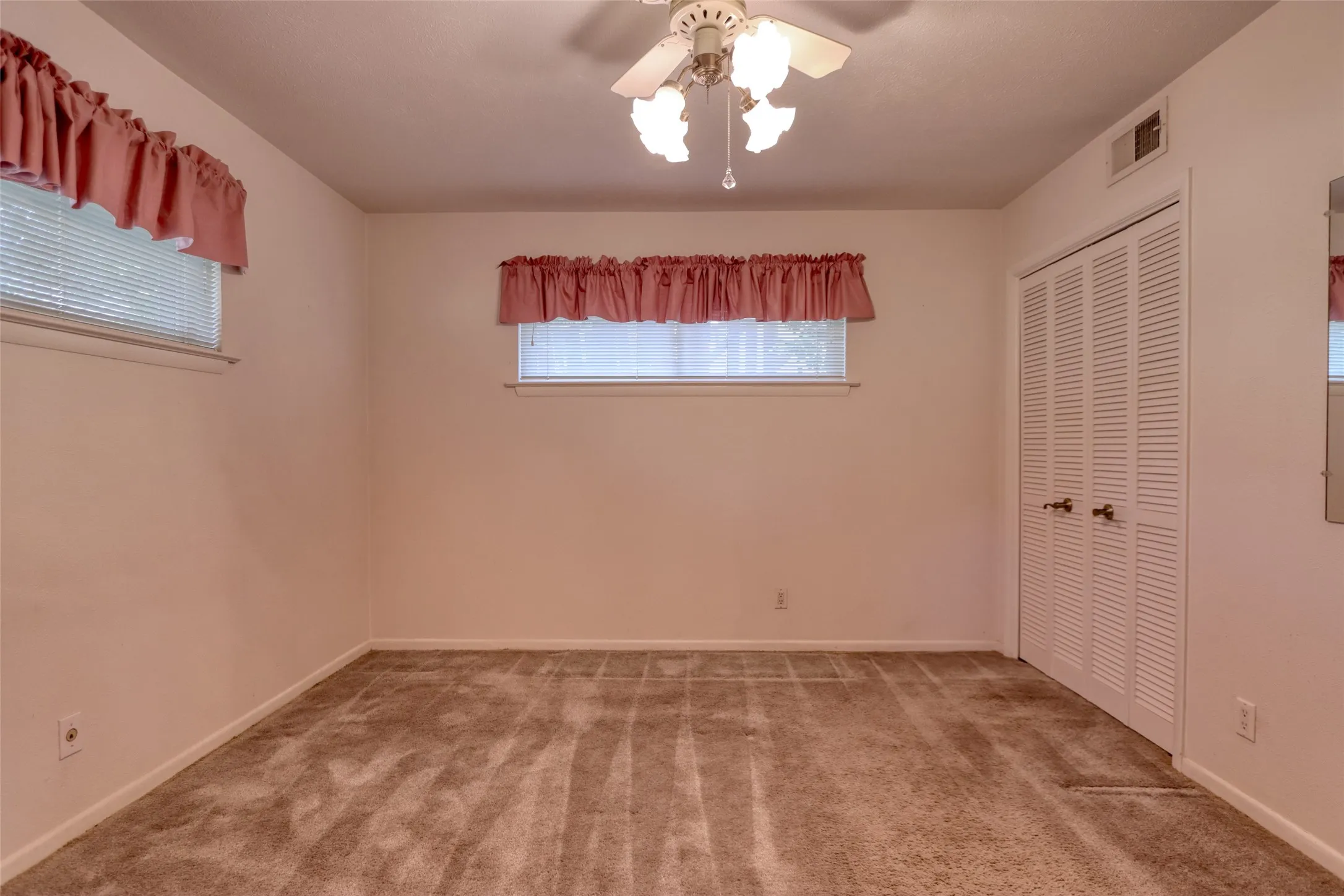 Single Family Residence For Sale in Dallas County , 938 Nature Drive, Duncanville, Texas 75116, 3 Bedroom, 2 Bathroom, 2 Garage spaces, 1,600 Sqft, built in 1963, mls#21345588, Real Estate Agent in Duncanville, Homes For Sale in Dallas county, Homes For Sale in Duncanville, Realtor in Duncanville Texas, Real Estate Brokerage Independent Realty Texas, Luminita Cordes Realtor