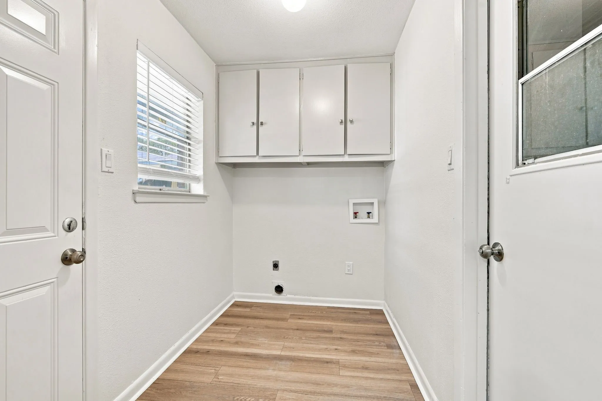 Single Family Residence For Sale in Ellis County , 1109 Williamsburg Drive, Ennis, Texas 75119, 3 Bedroom, 2 Bathroom, 2 Garage spaces, 1,332 Sqft, built in 1964, mls#21344734, Real Estate Agent in Ennis, Homes For Sale in Ellis county, Homes For Sale in Ennis, Realtor in Ennis Texas, Real Estate Brokerage Independent Realty Texas, Luminita Cordes Realtor