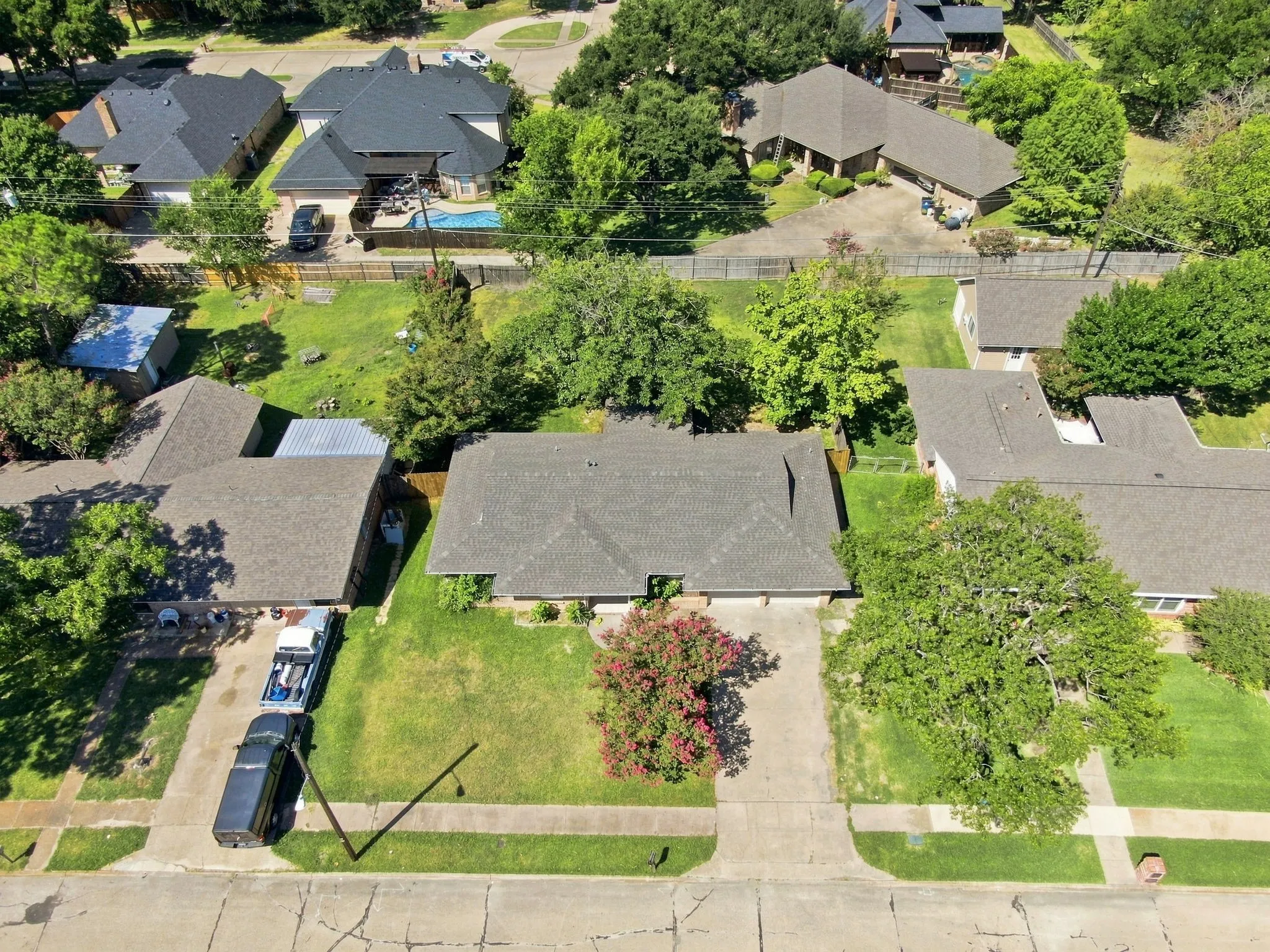 Single Family Residence For Sale in Ellis County , 1109 Williamsburg Drive, Ennis, Texas 75119, 3 Bedroom, 2 Bathroom, 2 Garage spaces, 1,332 Sqft, built in 1964, mls#21344734, Real Estate Agent in Ennis, Homes For Sale in Ellis county, Homes For Sale in Ennis, Realtor in Ennis Texas, Real Estate Brokerage Independent Realty Texas, Luminita Cordes Realtor