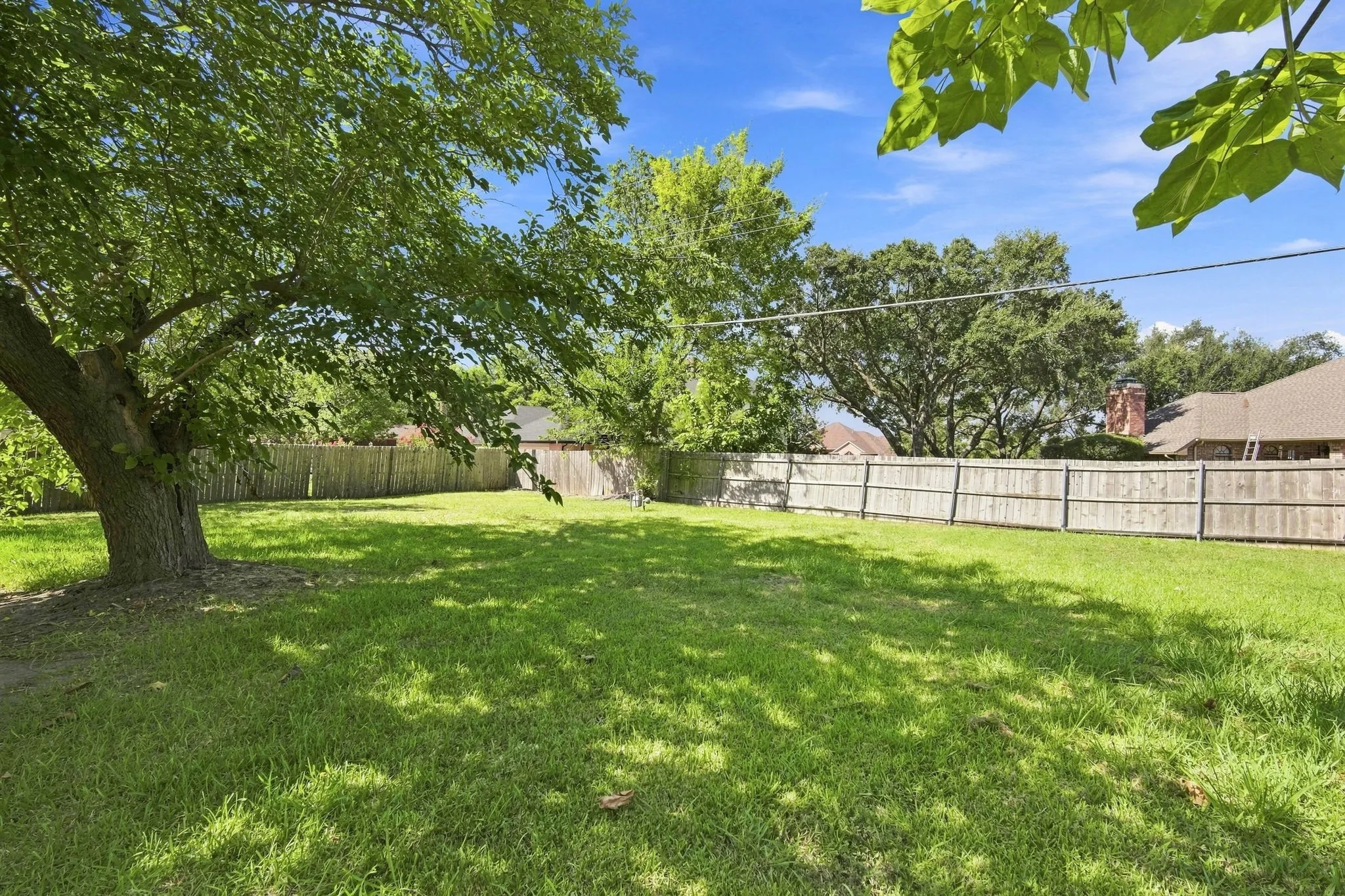 Single Family Residence For Sale in Ellis County , 1109 Williamsburg Drive, Ennis, Texas 75119, 3 Bedroom, 2 Bathroom, 2 Garage spaces, 1,332 Sqft, built in 1964, mls#21344734, Real Estate Agent in Ennis, Homes For Sale in Ellis county, Homes For Sale in Ennis, Realtor in Ennis Texas, Real Estate Brokerage Independent Realty Texas, Luminita Cordes Realtor
